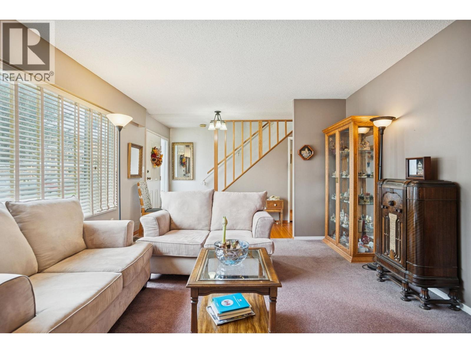 8264 14th Avenue, Burnaby, British Columbia  V3N 2B9 - Photo 2 - R3091398