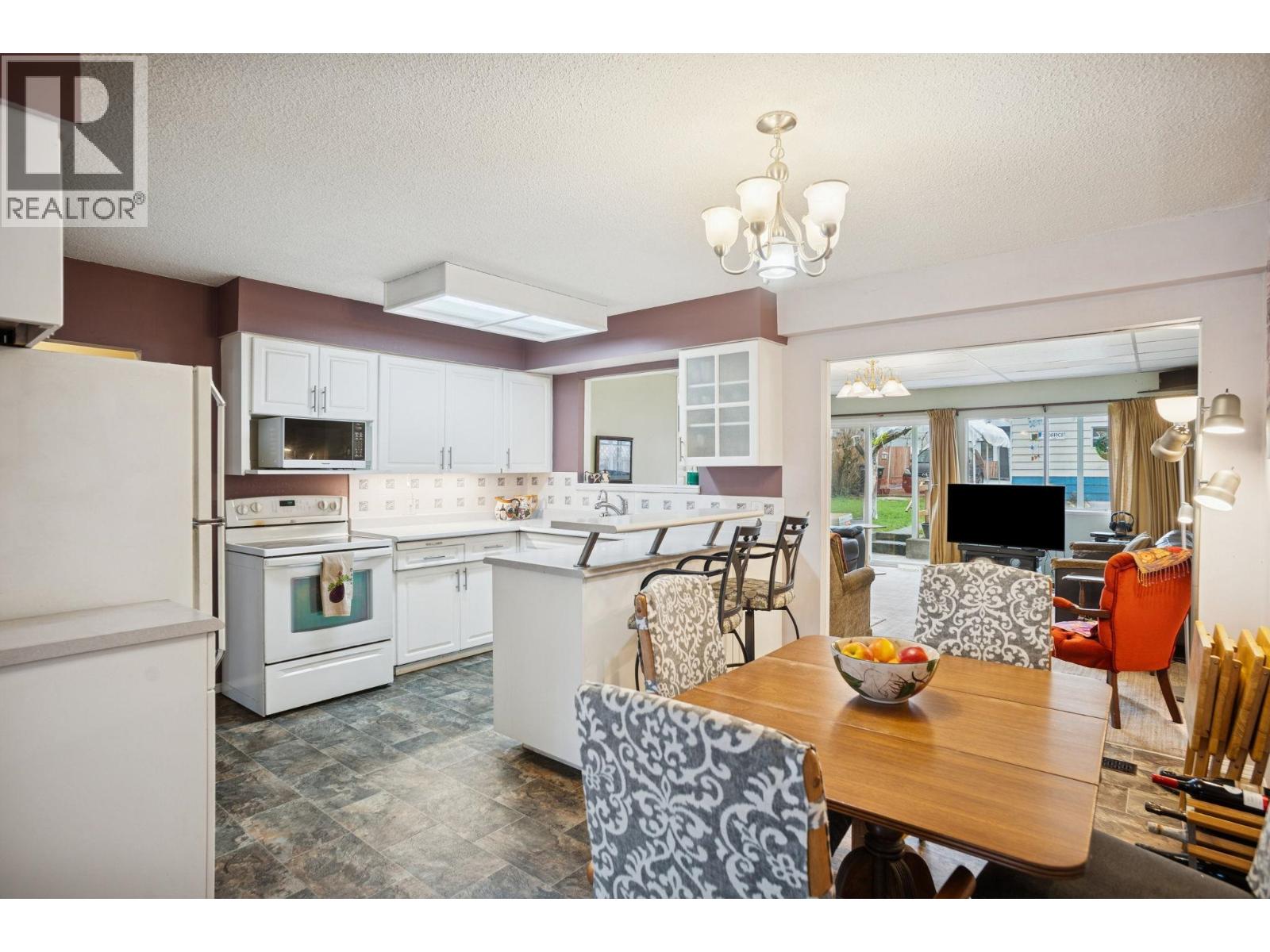 8264 14th Avenue, Burnaby, British Columbia  V3N 2B9 - Photo 7 - R3091398