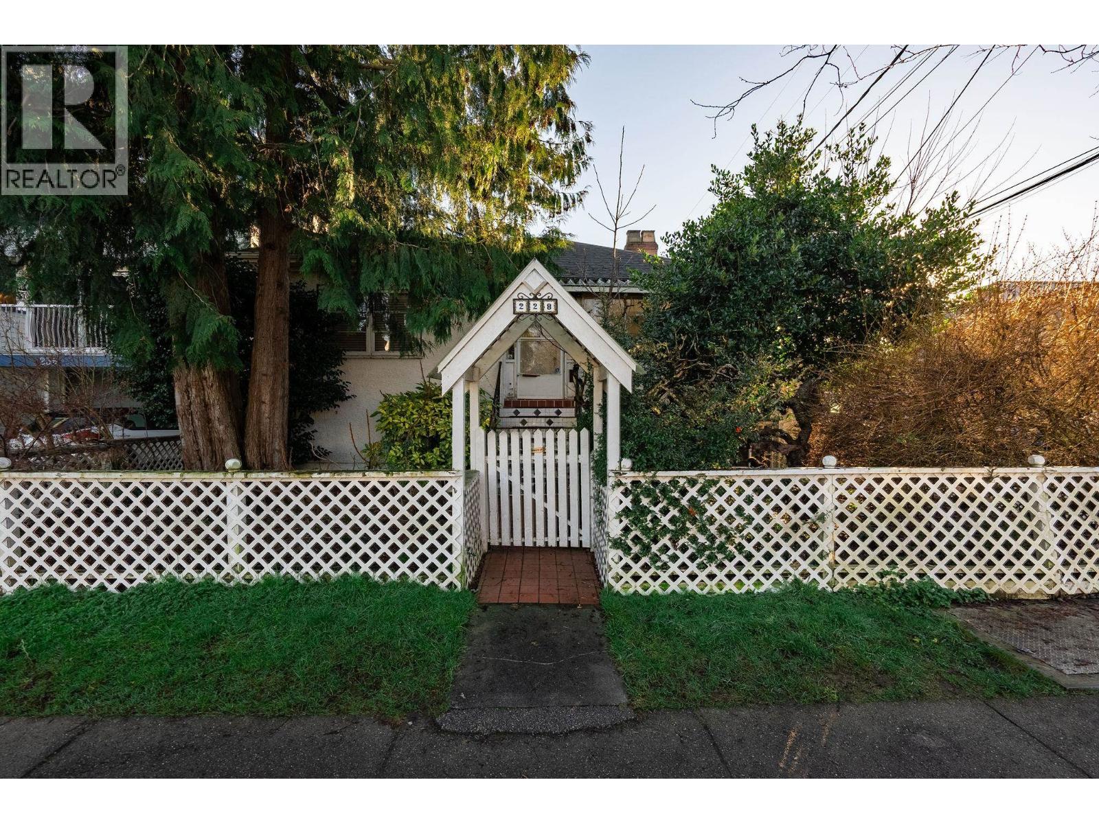 228 E 26th Avenue, Vancouver, British Columbia  V5V 2H3 - Photo 2 - R3091426