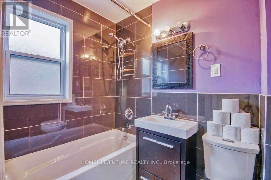 Main Fl - 53 Burlingame Road, Toronto, Ontario  M8W 1Y9 - Photo 11 - W12800134