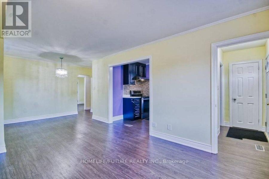 Main Fl - 53 Burlingame Road, Toronto, Ontario  M8W 1Y9 - Photo 3 - W12800134