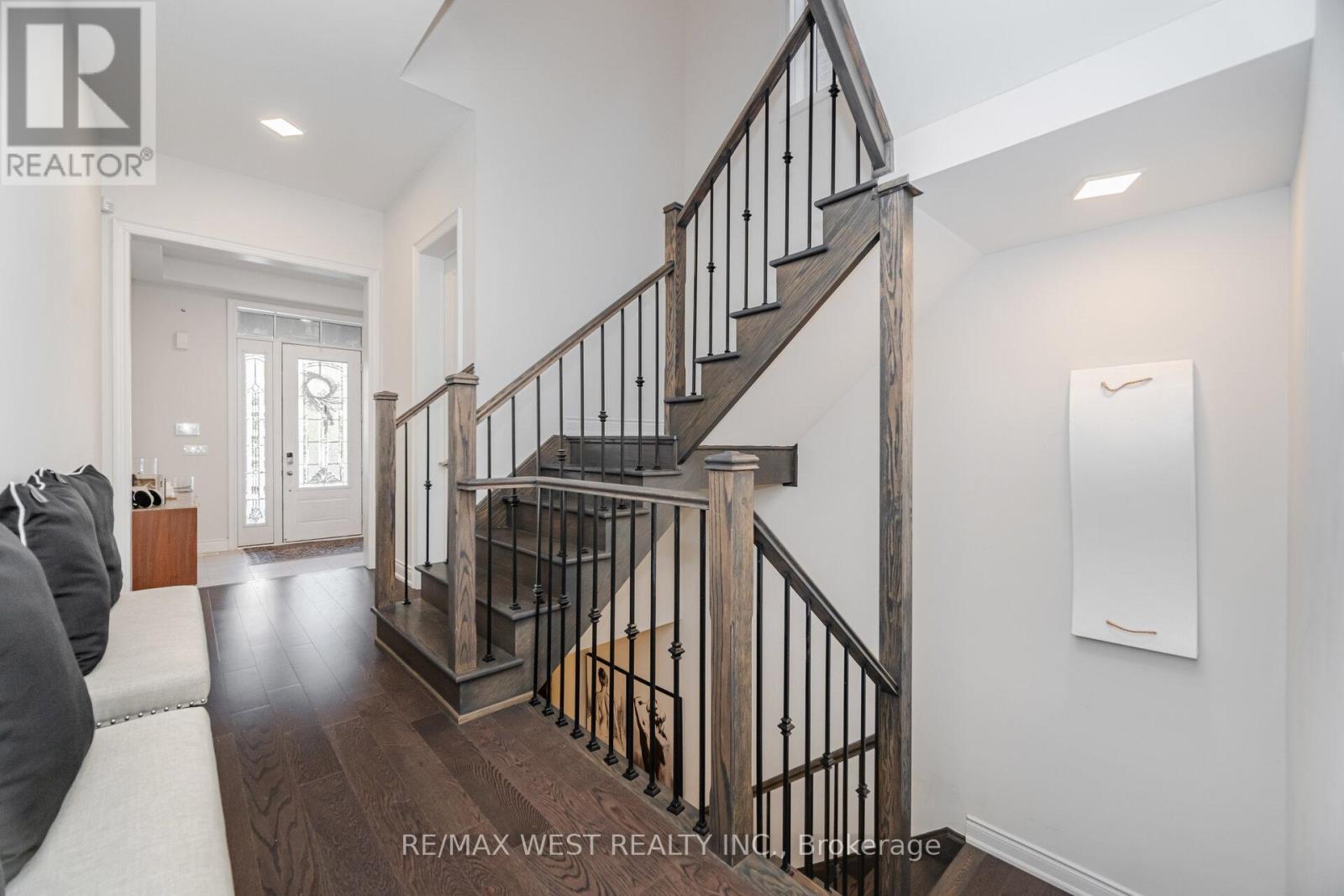 3102 Millicent Avenue, Oakville, Ontario  L6H 0V2 - Photo 3 - W12800140