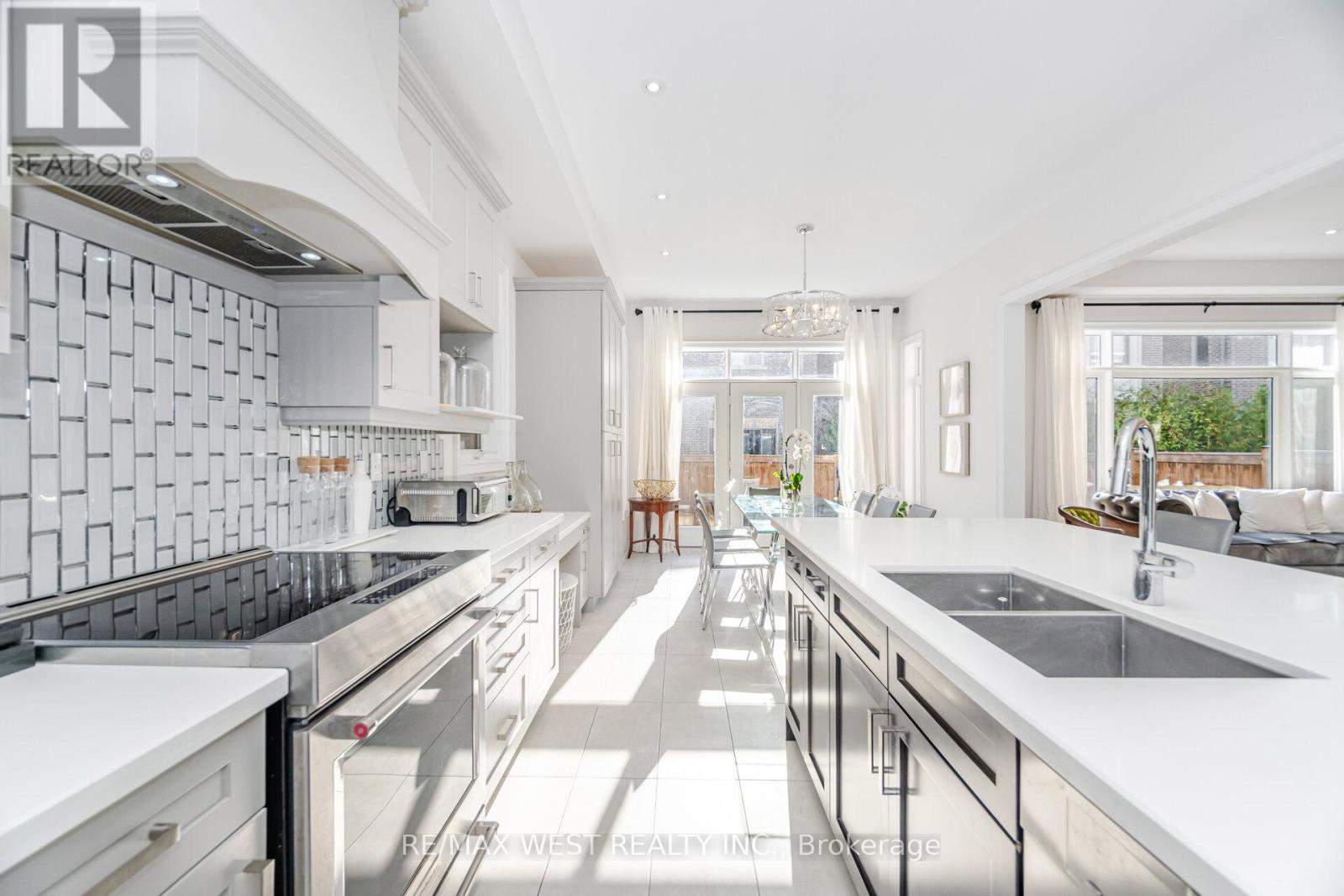 3102 Millicent Avenue, Oakville, Ontario  L6H 0V2 - Photo 7 - W12800140