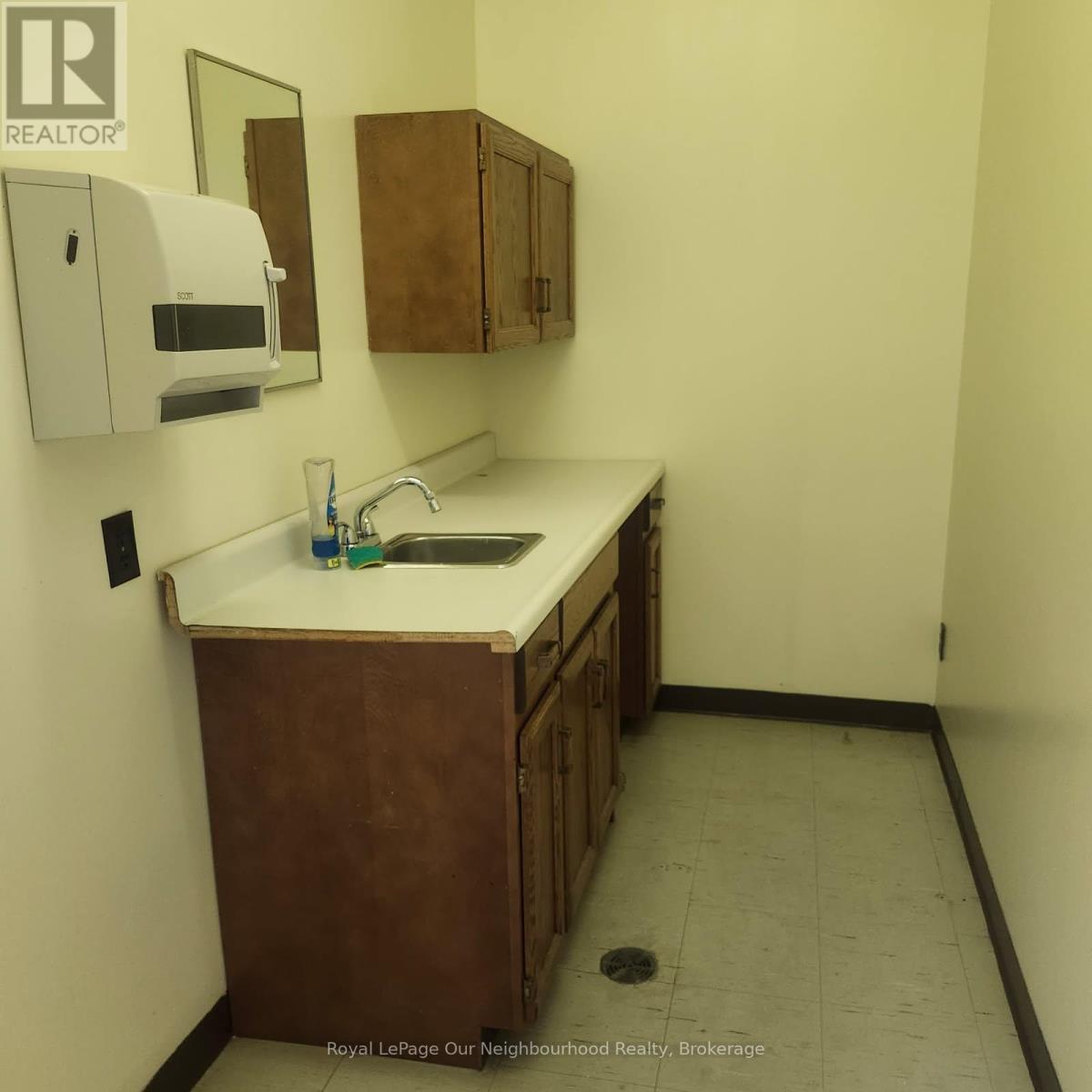 102 - 1135 Lansdowne Street W, Peterborough (Otonabee Ward 1), Ontario  K9J 7M2 - Photo 3 - X12800172