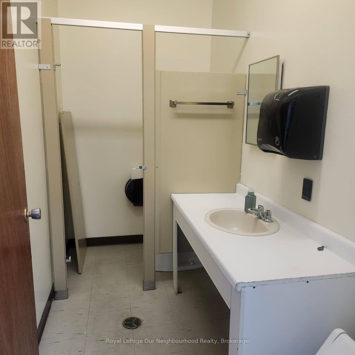 102 - 1135 Lansdowne Street W, Peterborough (Otonabee Ward 1), Ontario  K9J 7M2 - Photo 4 - X12800172