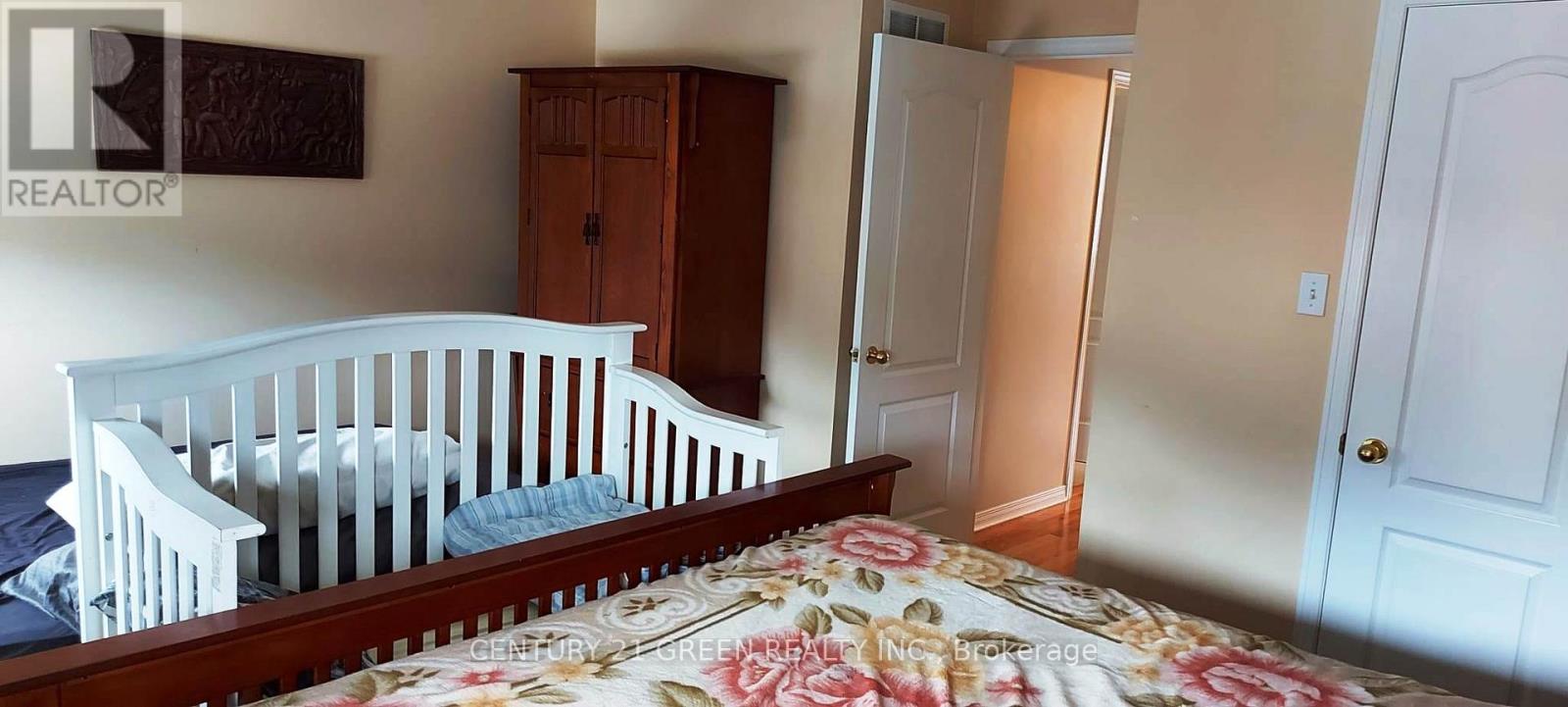 Upper - 33 Bramfield Street, Brampton (Fletcher's Meadow), Ontario  L7A 2W1 - Photo 10 - W12800156