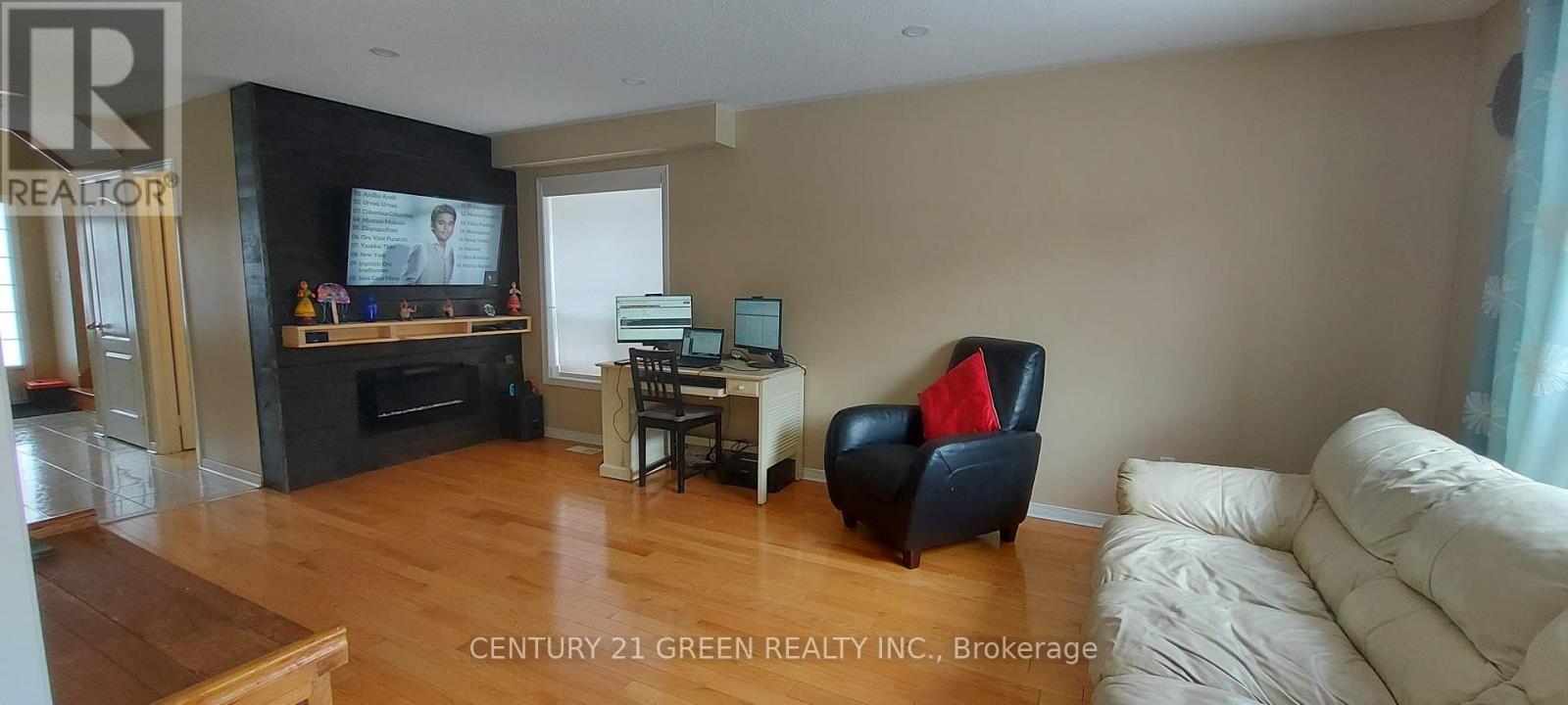 Upper - 33 Bramfield Street, Brampton (Fletcher's Meadow), Ontario  L7A 2W1 - Photo 5 - W12800156