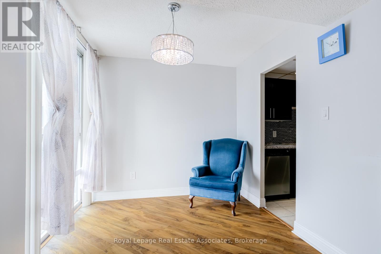 1006 - 3650 Kaneff Crescent, Mississauga, Ontario  L5A 4A1 - Photo 5 - W12800178