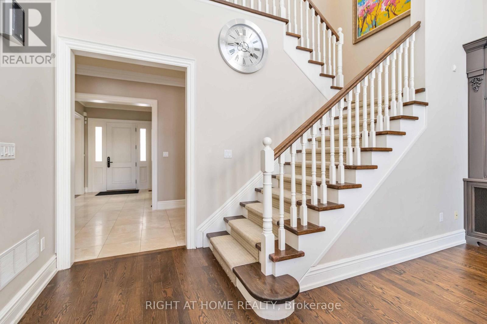 25 Oakwood Avenue S, Mississauga, Ontario  L5G 3L2 - Photo 10 - W12800208