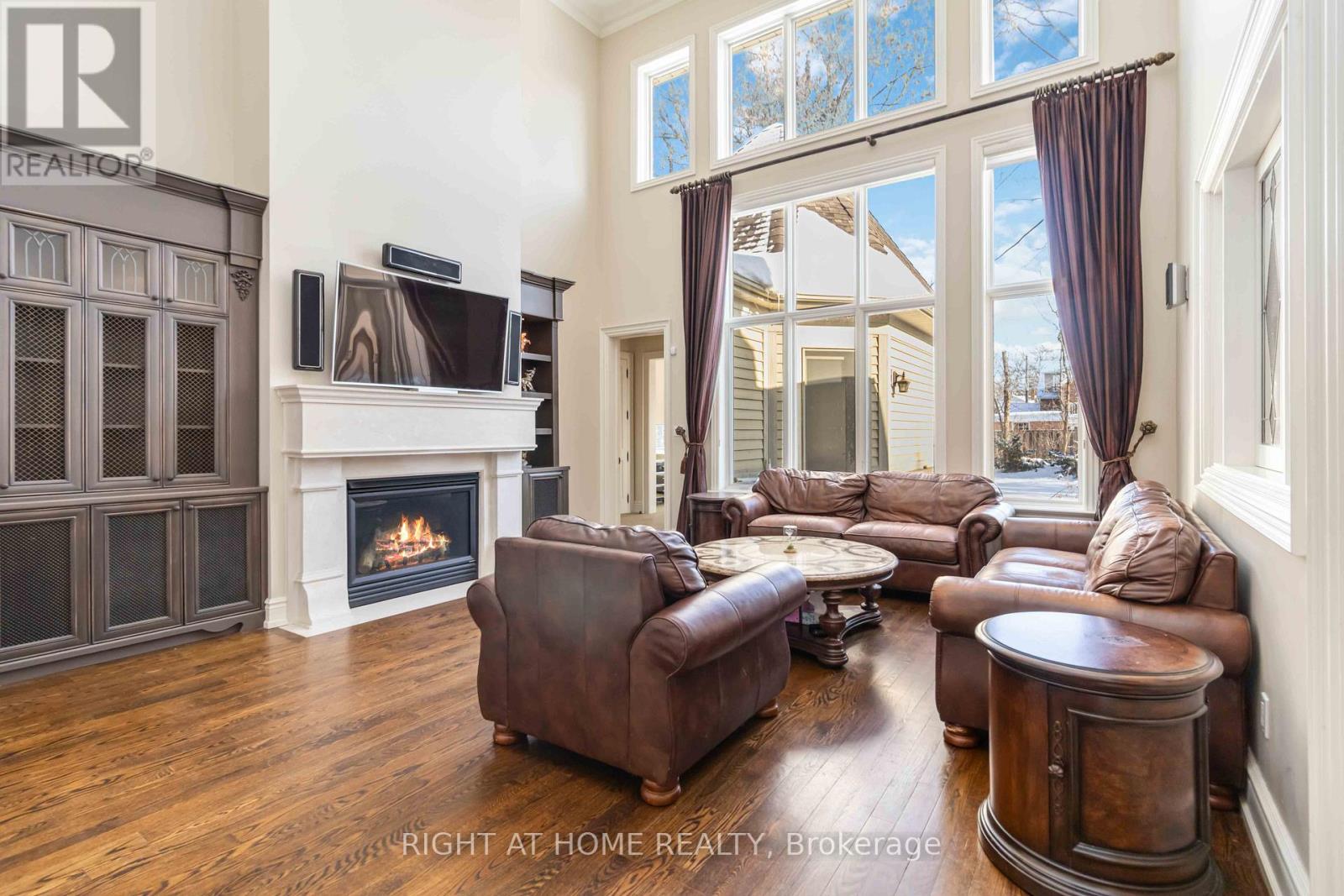 25 Oakwood Avenue S, Mississauga, Ontario  L5G 3L2 - Photo 11 - W12800208