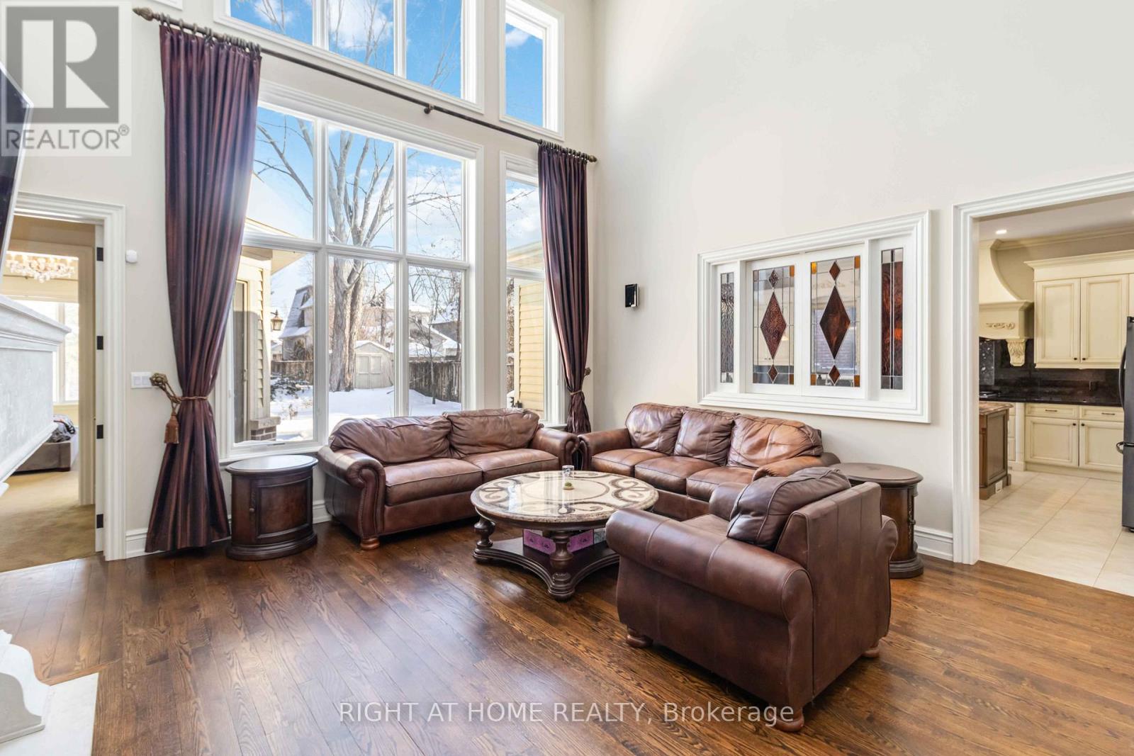 25 Oakwood Avenue S, Mississauga, Ontario  L5G 3L2 - Photo 13 - W12800208