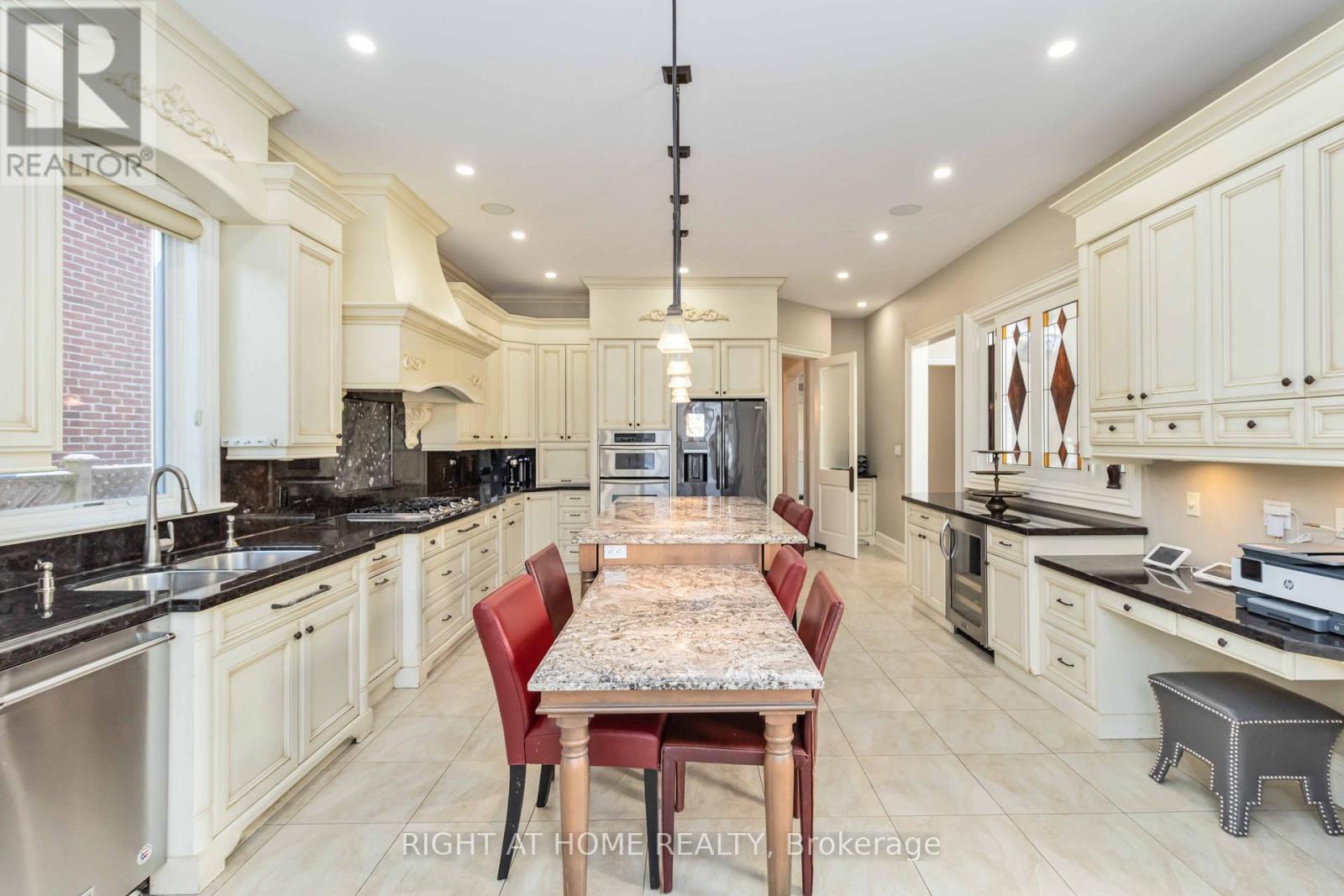 25 Oakwood Avenue S, Mississauga, Ontario  L5G 3L2 - Photo 16 - W12800208