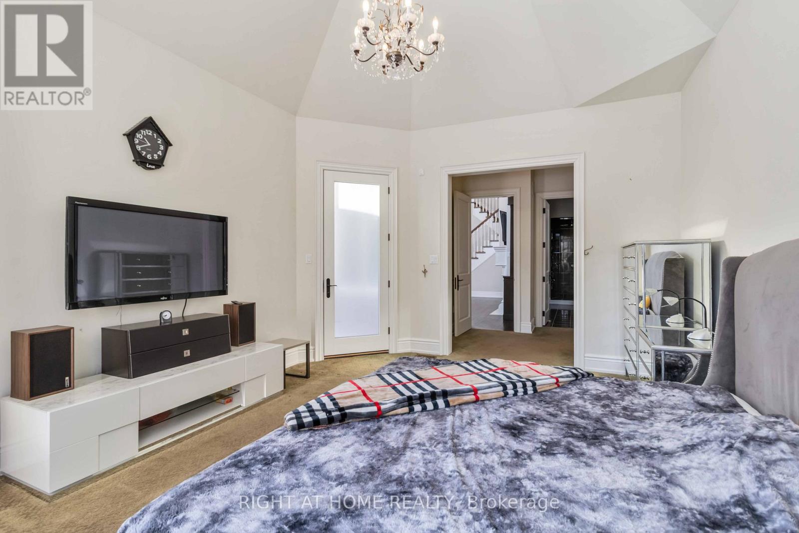 25 Oakwood Avenue S, Mississauga, Ontario  L5G 3L2 - Photo 21 - W12800208