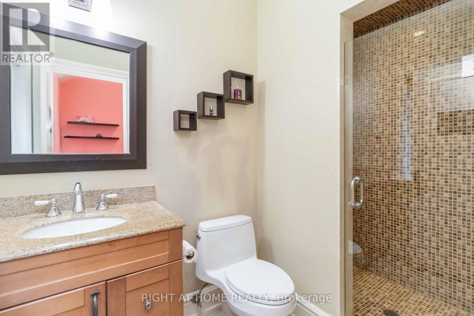 25 Oakwood Avenue S, Mississauga, Ontario  L5G 3L2 - Photo 32 - W12800208