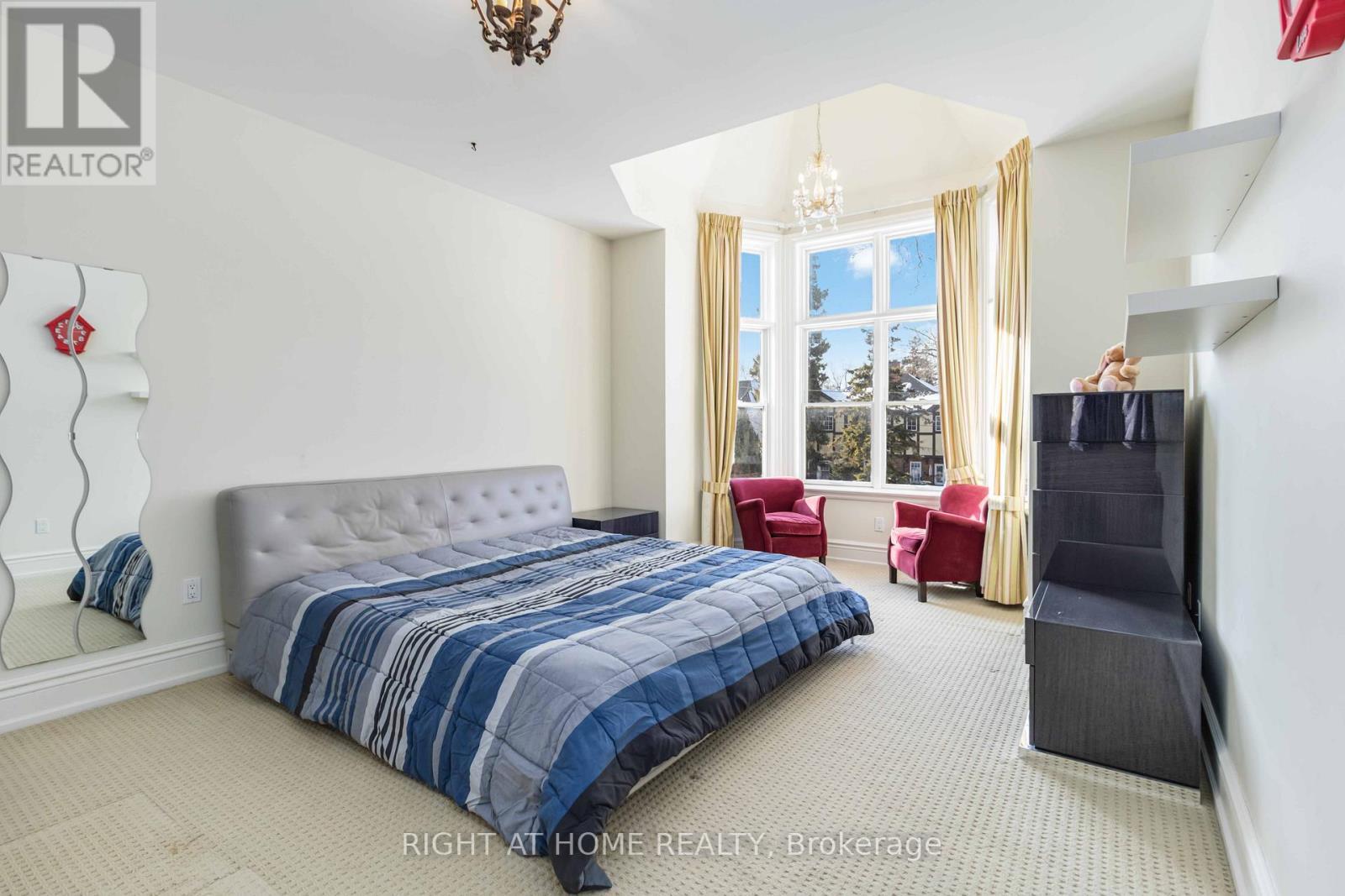 25 Oakwood Avenue S, Mississauga, Ontario  L5G 3L2 - Photo 33 - W12800208