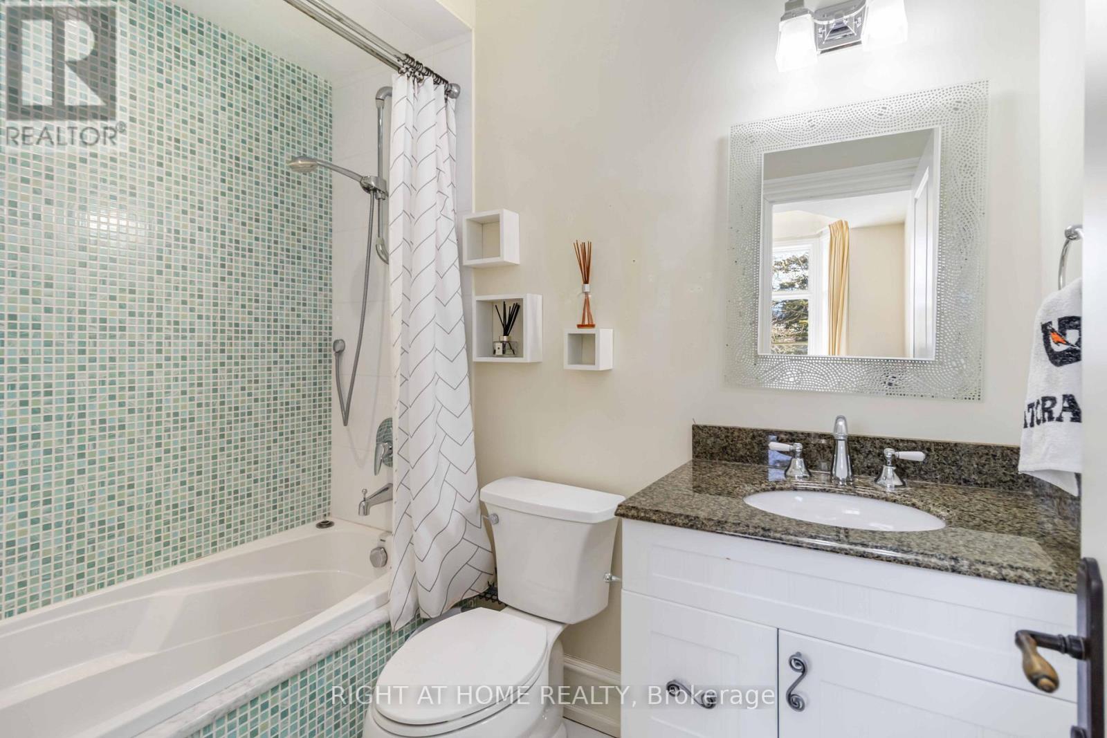 25 Oakwood Avenue S, Mississauga, Ontario  L5G 3L2 - Photo 36 - W12800208