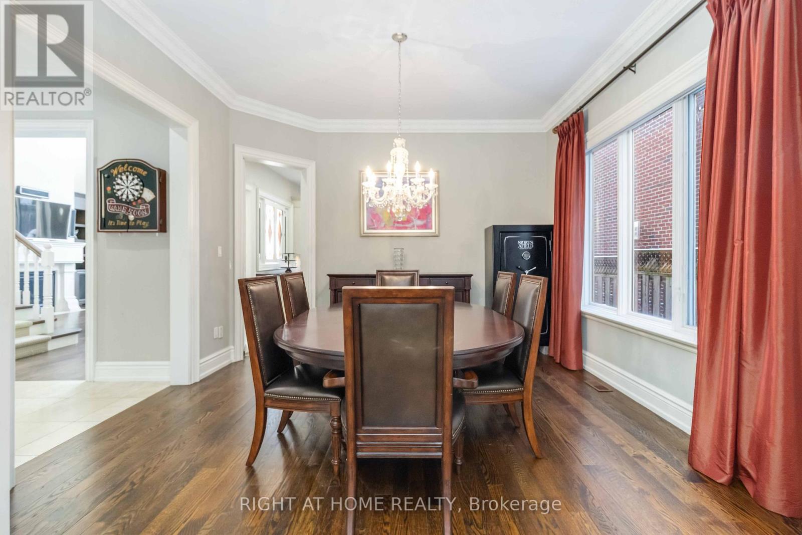 25 Oakwood Avenue S, Mississauga, Ontario  L5G 3L2 - Photo 7 - W12800208