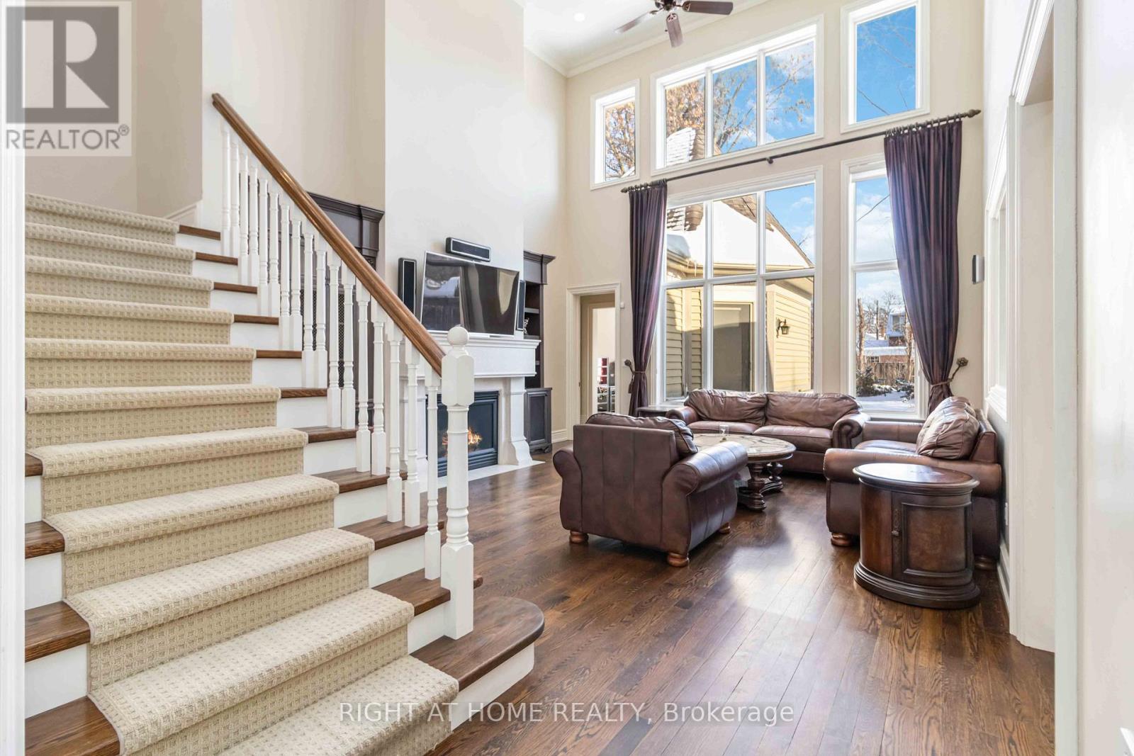 25 Oakwood Avenue S, Mississauga, Ontario  L5G 3L2 - Photo 9 - W12800208