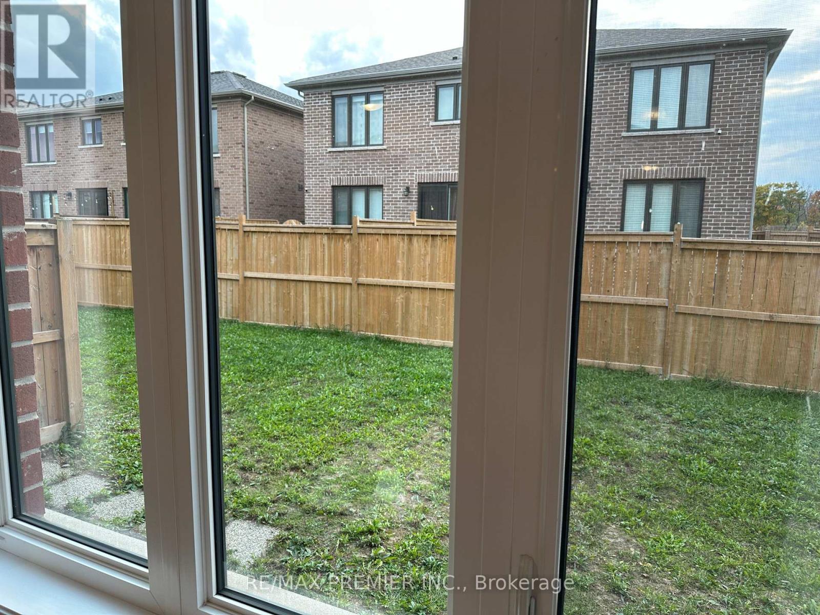 25 Pelican Lane, Hamilton, Ontario  L8K 5J3 - Photo 11 - X12800198