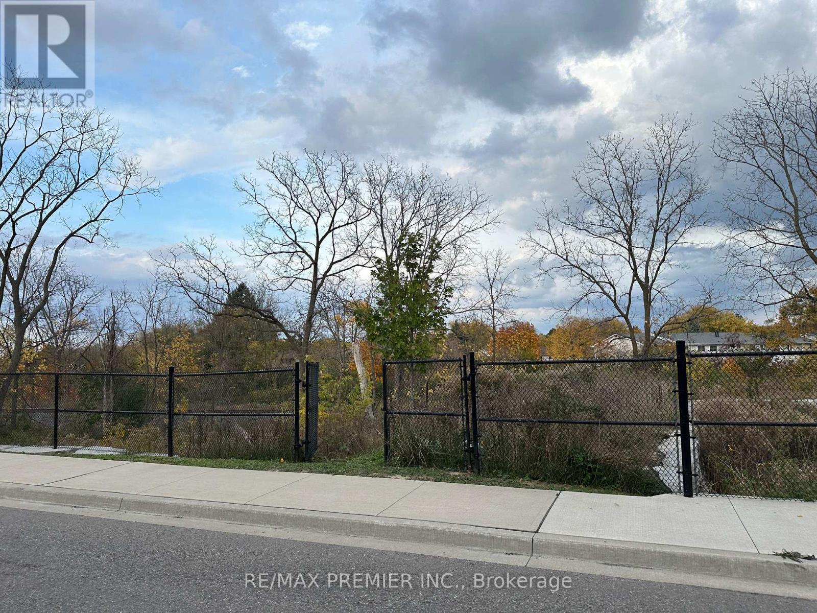 25 Pelican Lane, Hamilton, Ontario  L8K 5J3 - Photo 3 - X12800198