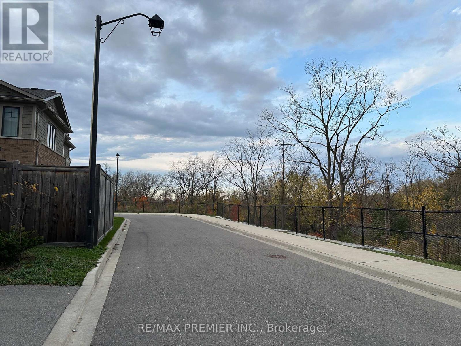 25 Pelican Lane, Hamilton, Ontario  L8K 5J3 - Photo 4 - X12800198