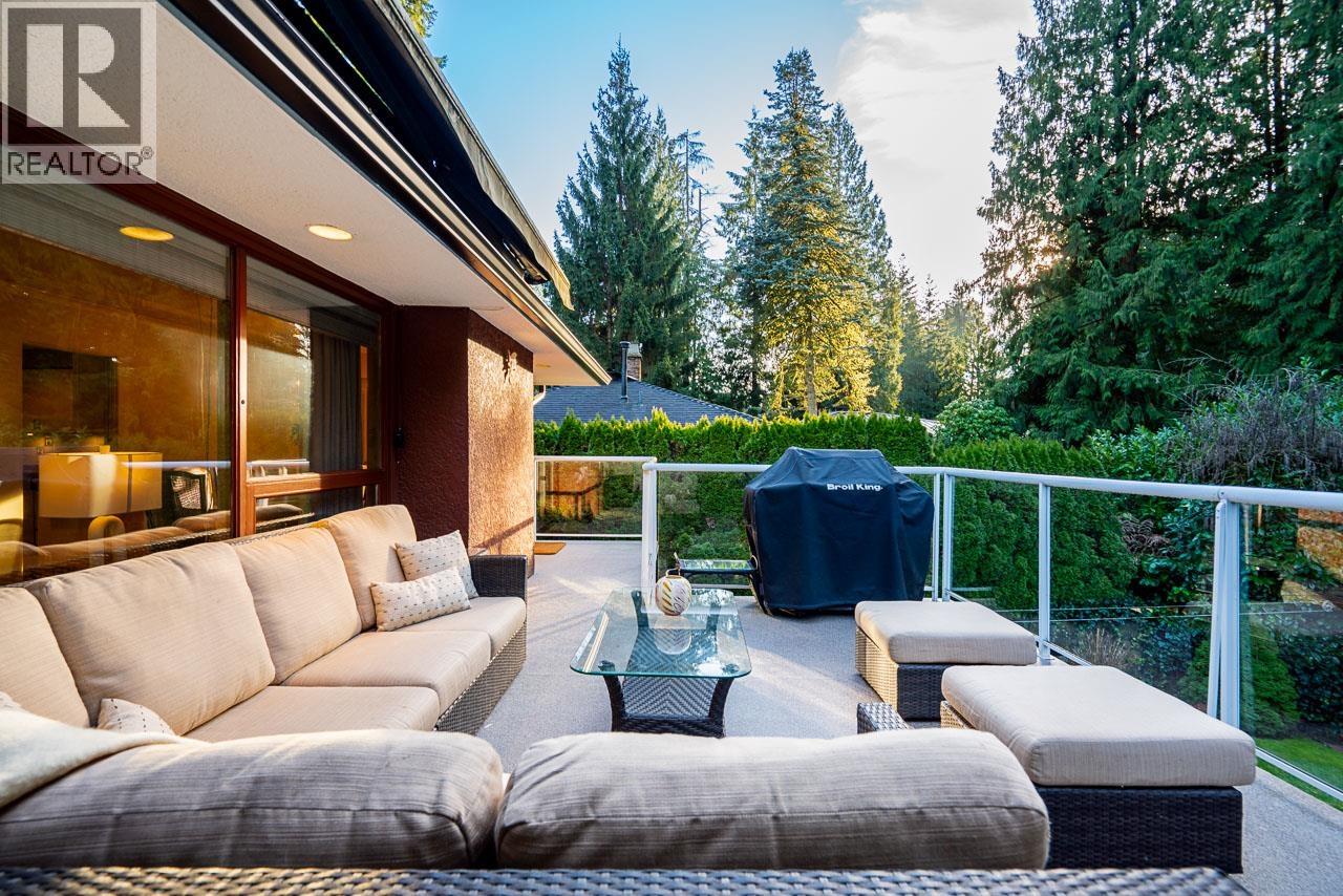 4695 Mapleridge Drive, North Vancouver, British Columbia  V7R 3T6 - Photo 4 - R3083504