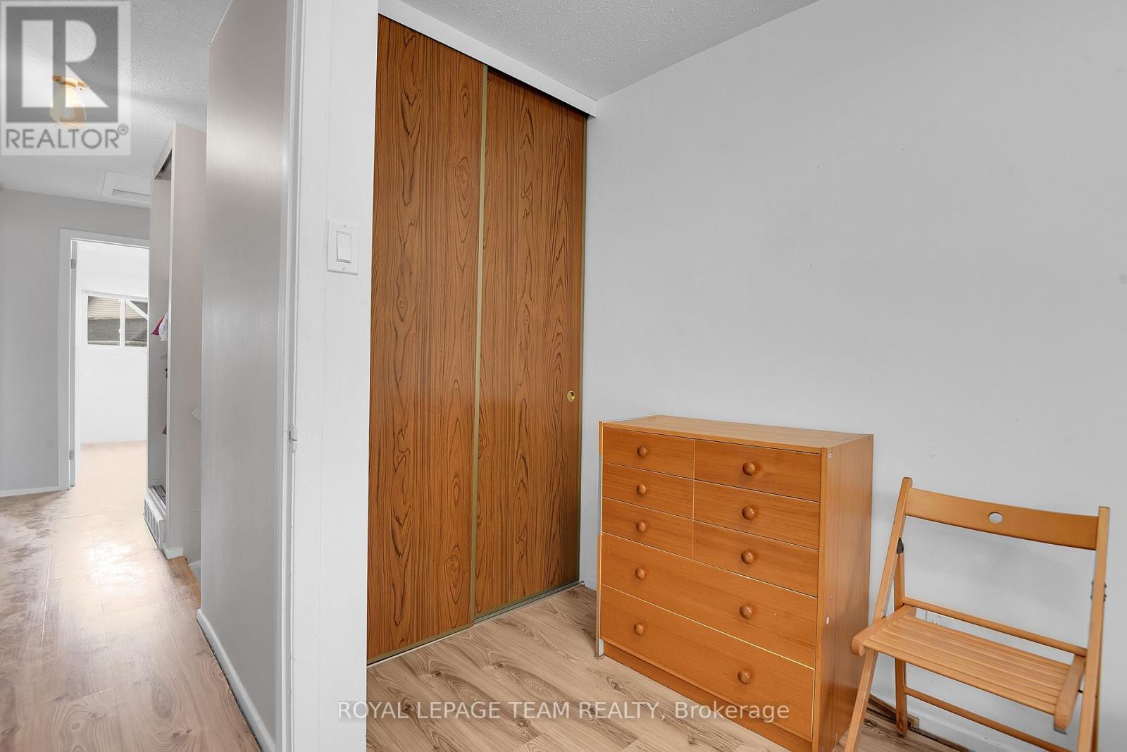 B - 902 Elmsmere Road, Ottawa, Ontario  K1J 7T6 - Photo 12 - X12800234