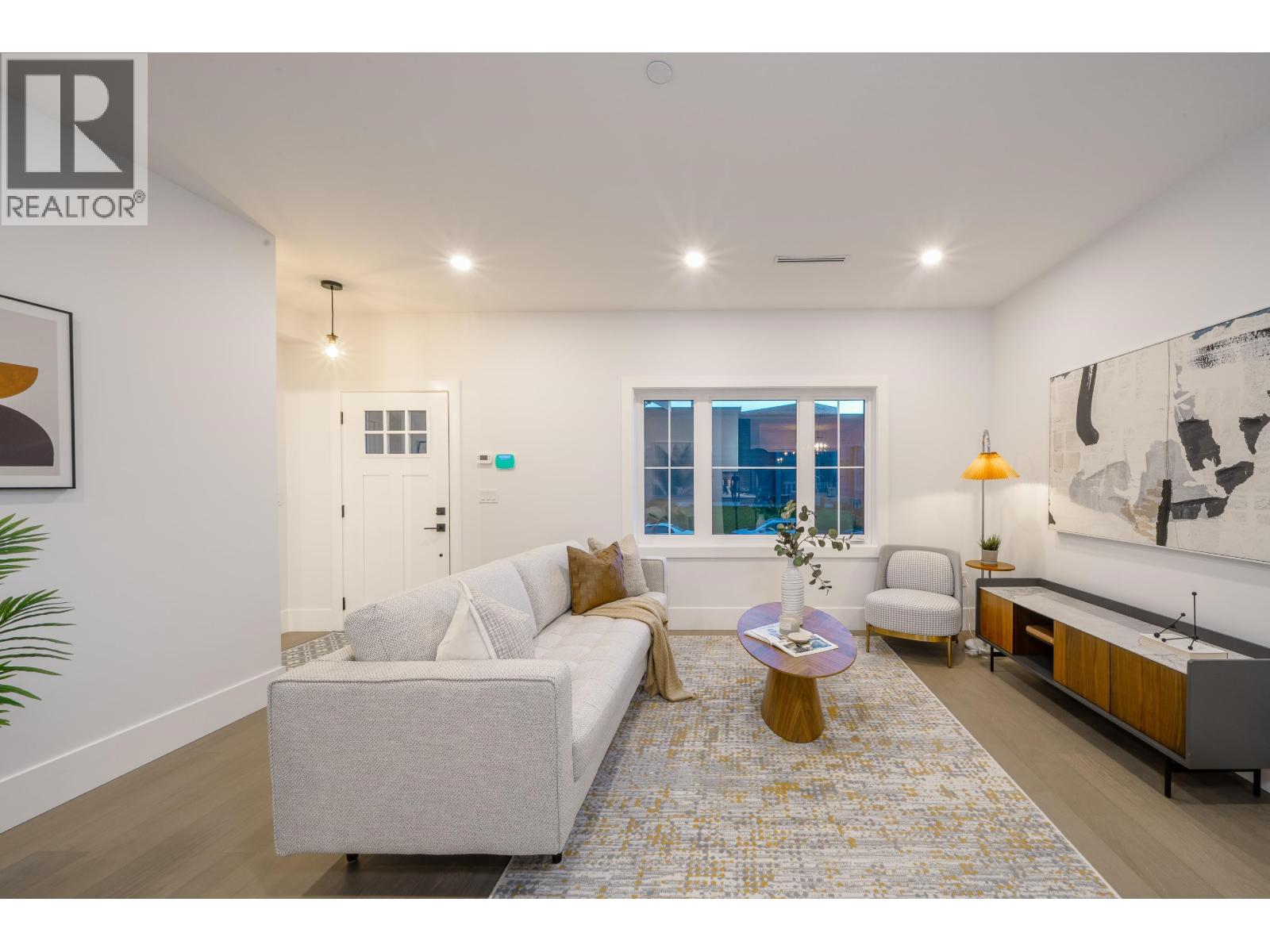 2735 W 8th Avenue, Vancouver, British Columbia  V6K 2B7 - Photo 3 - R3091457