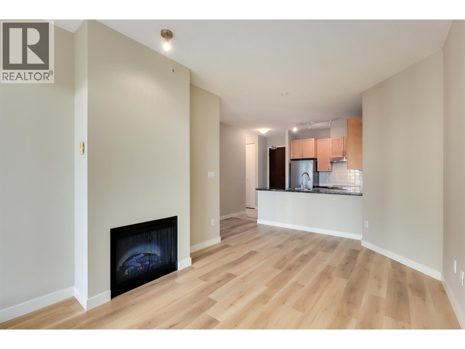 1004 6823 Station Hill Drive, Burnaby, British Columbia  V3N 0A9 - Photo 6 - R3091463