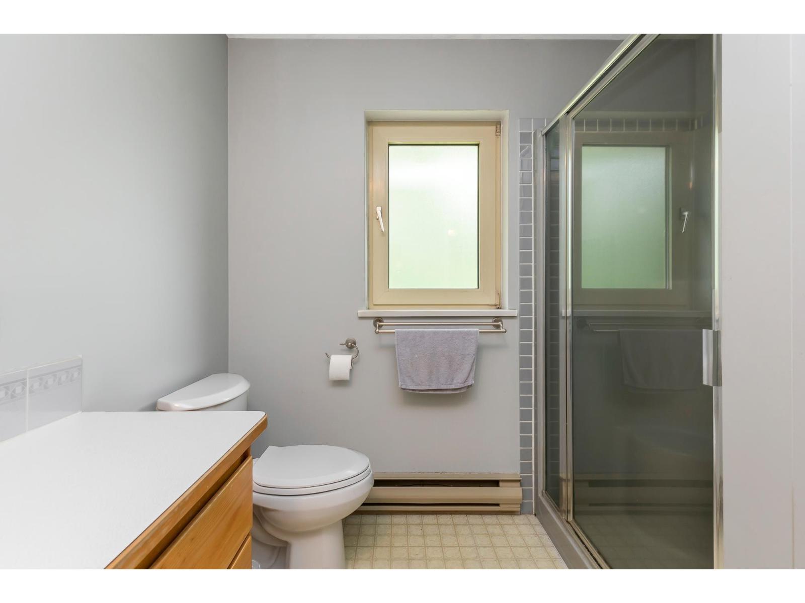 33470 Ihles Avenue, Mission, British Columbia  V2V 6Y1 - Photo 16 - R3084078