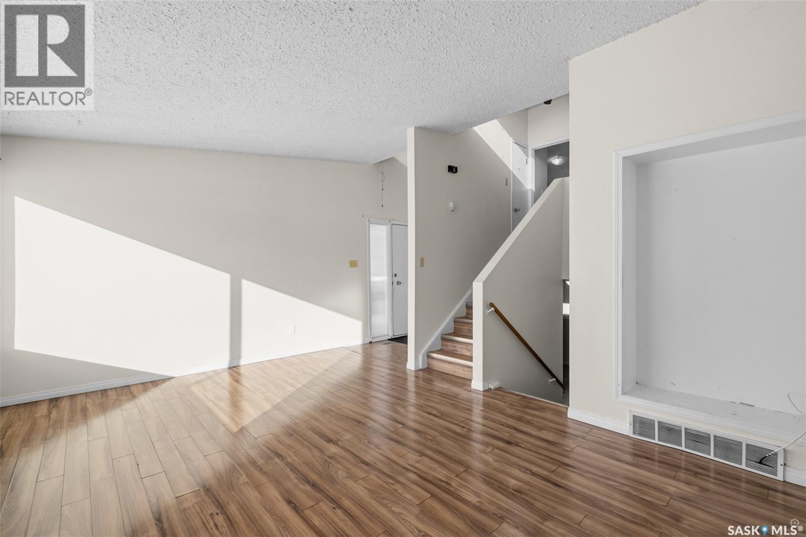 824-826 28th Street E, Prince Albert, Saskatchewan  S6V 1Y1 - Photo 4 - SK028791