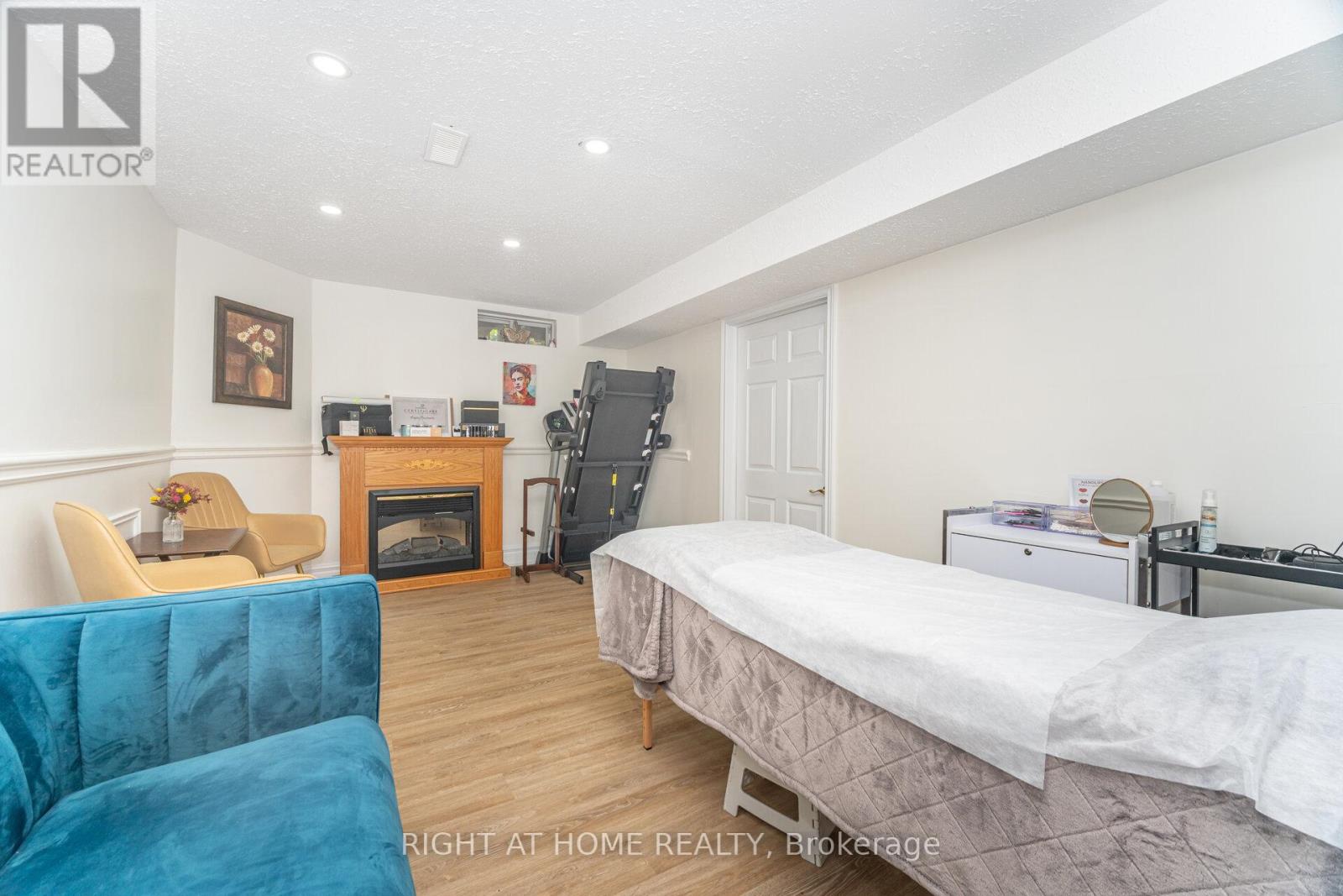 2 Melrose Gardens, Brampton, Ontario  L7A 1J7 - Photo 32 - W12789770