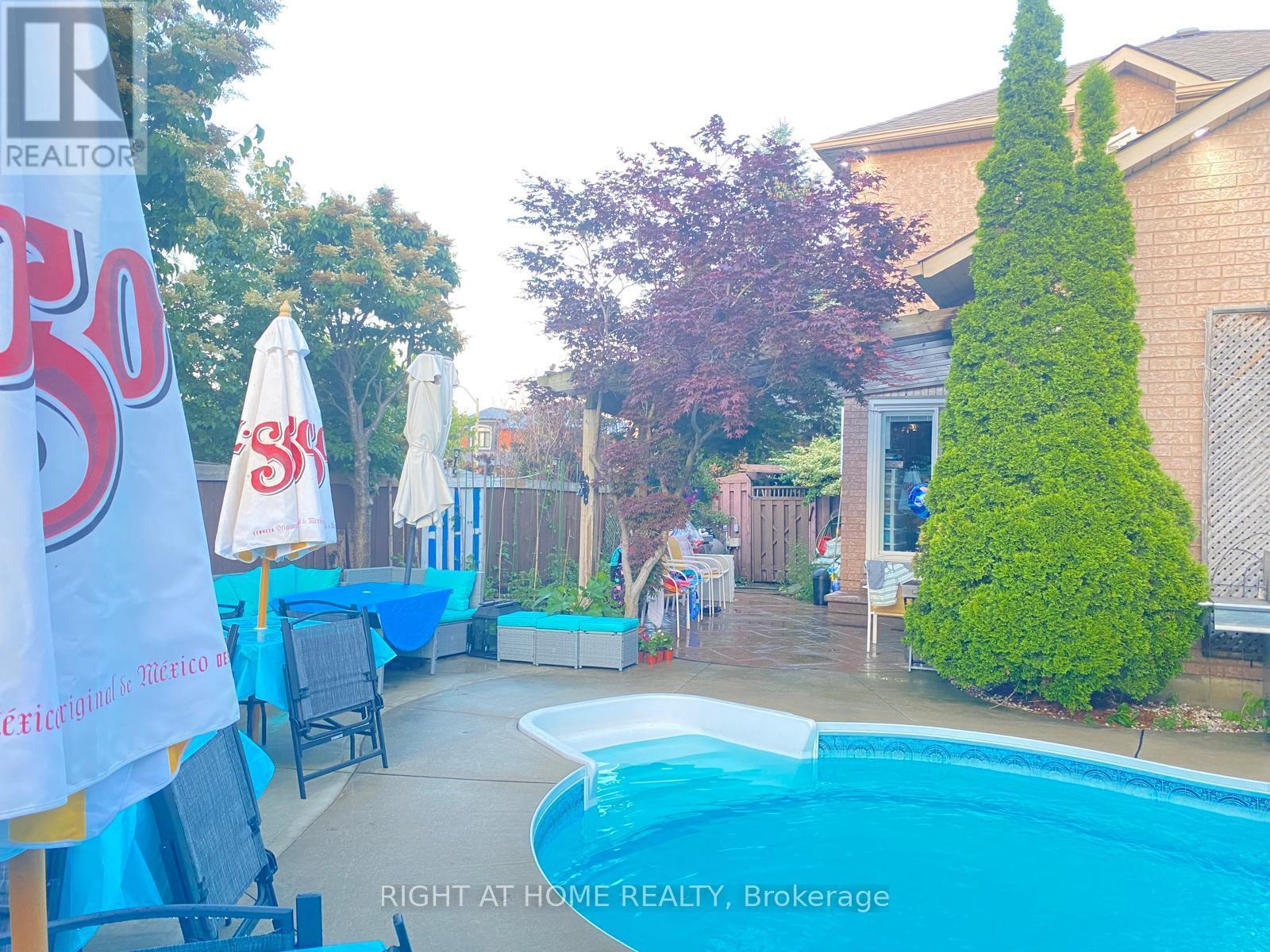 2 Melrose Gardens, Brampton, Ontario  L7A 1J7 - Photo 45 - W12789770