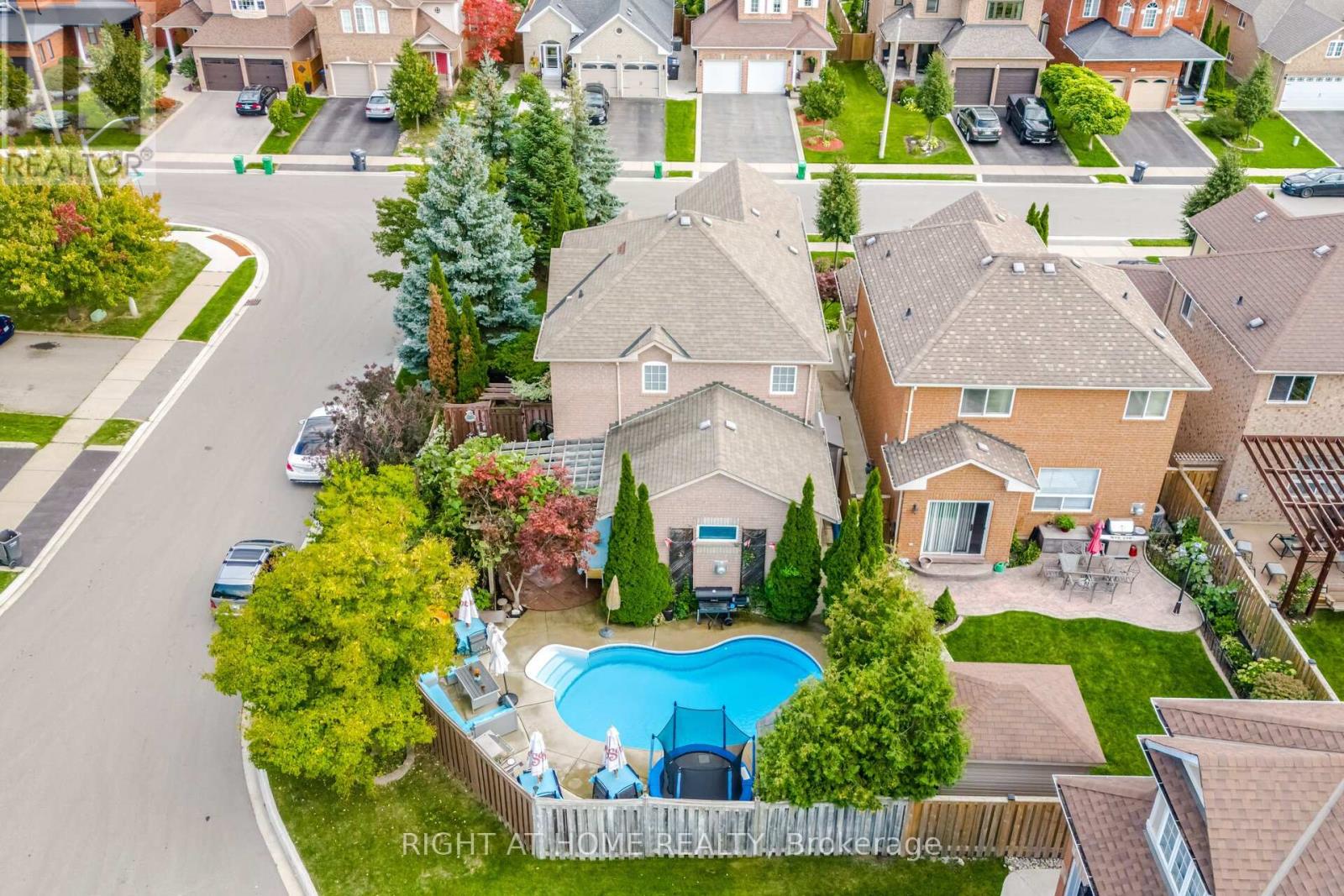 2 Melrose Gardens, Brampton, Ontario  L7A 1J7 - Photo 40 - W12789770