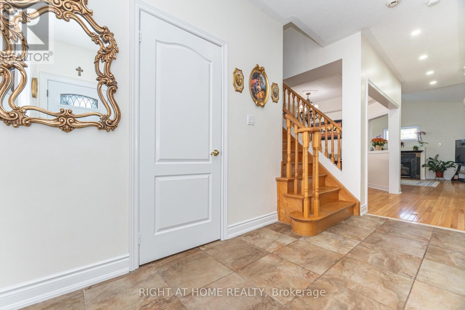 2 Melrose Gardens, Brampton, Ontario  L7A 1J7 - Photo 14 - W12789770