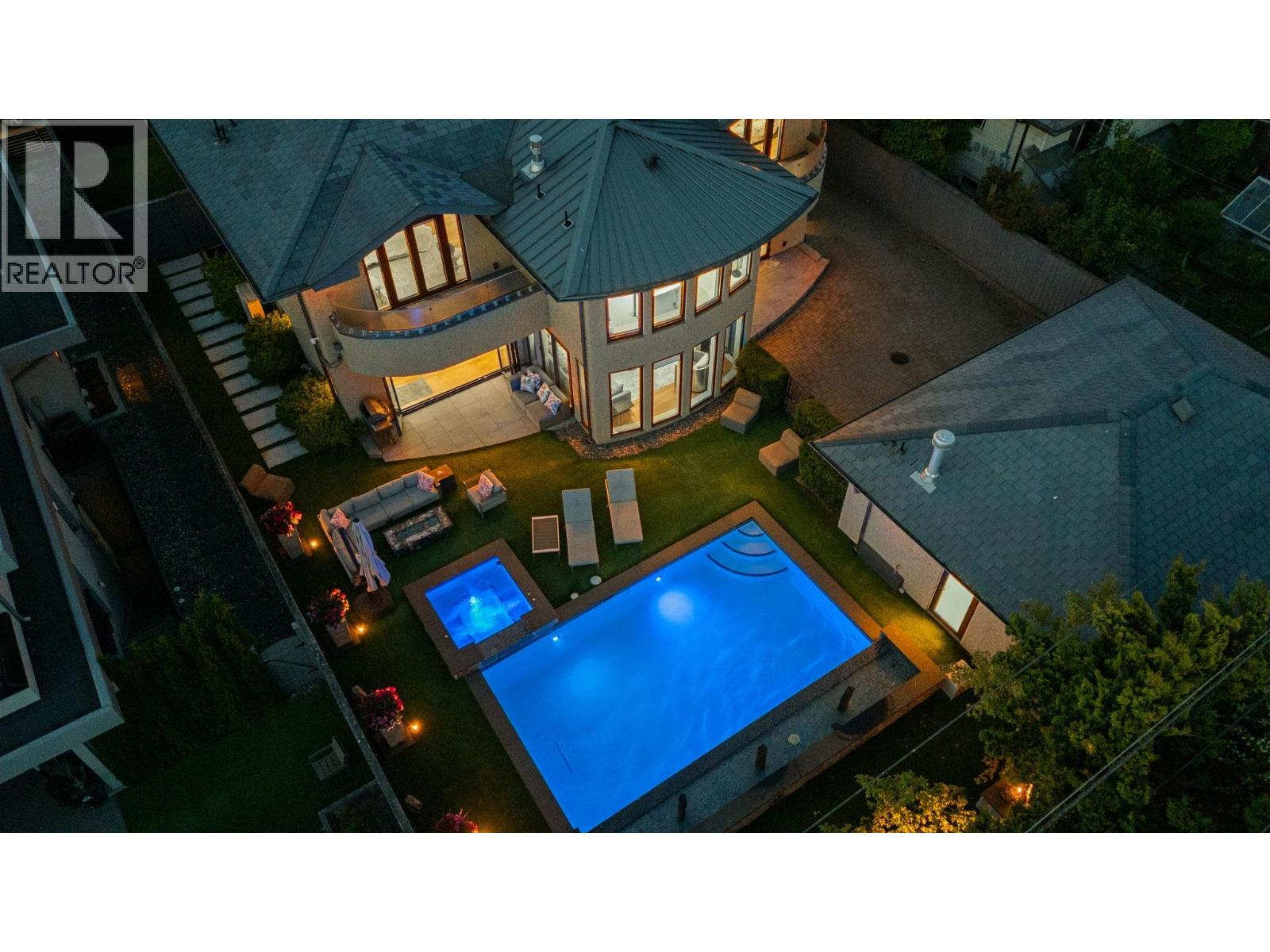2809 EDGEMONT BOULEVARD, North Vancouver, British Columbia