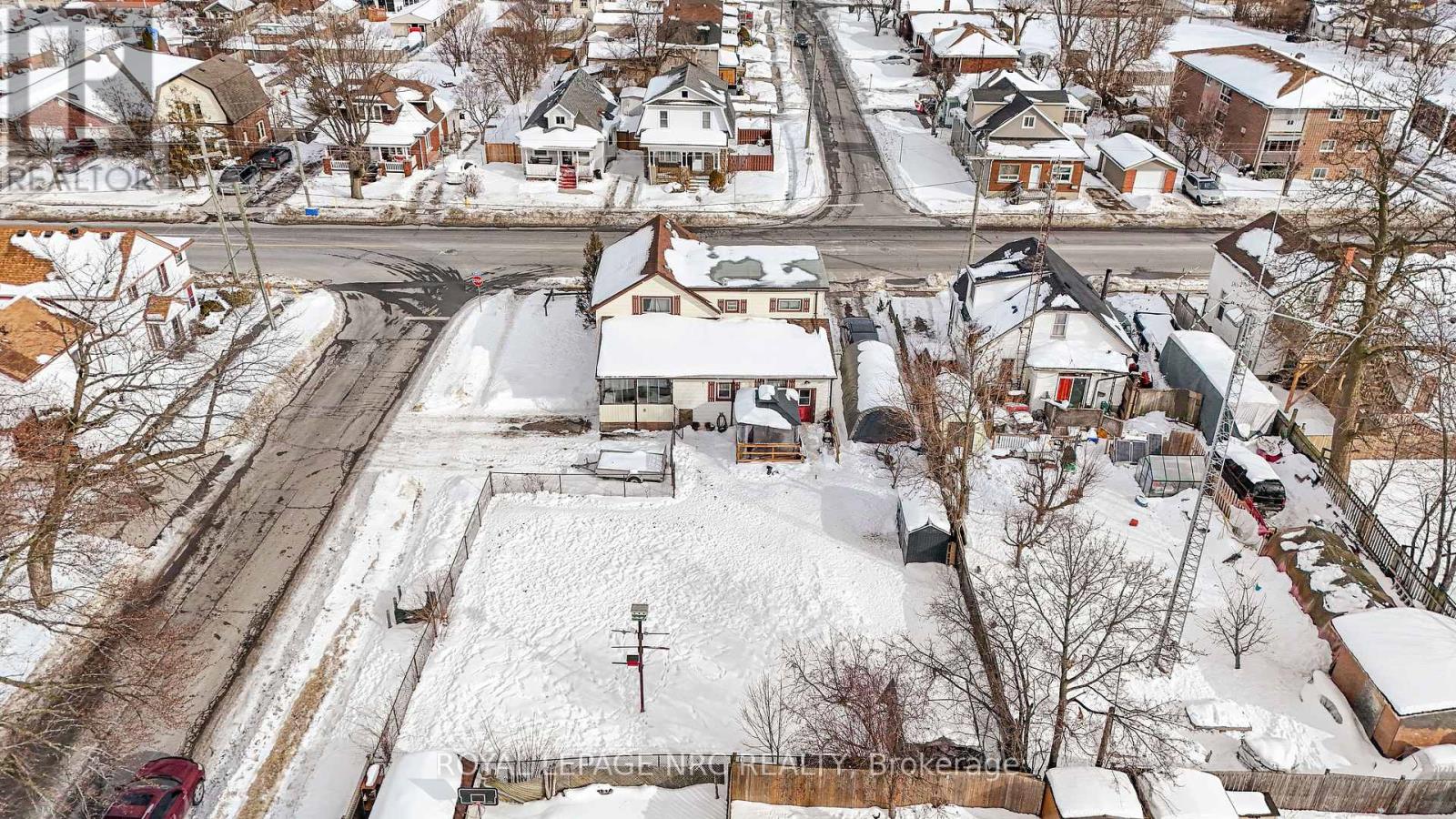 87 Pine Street S, Thorold, Ontario  L2V 3L9 - Photo 3 - X12800324