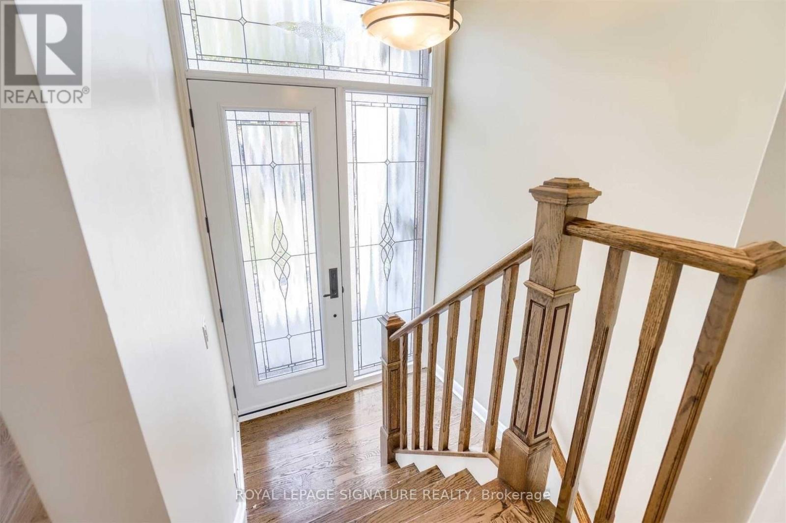 1 Yewfield Crescent, Toronto, Ontario  M3B 2Y4 - Photo 3 - C12800328