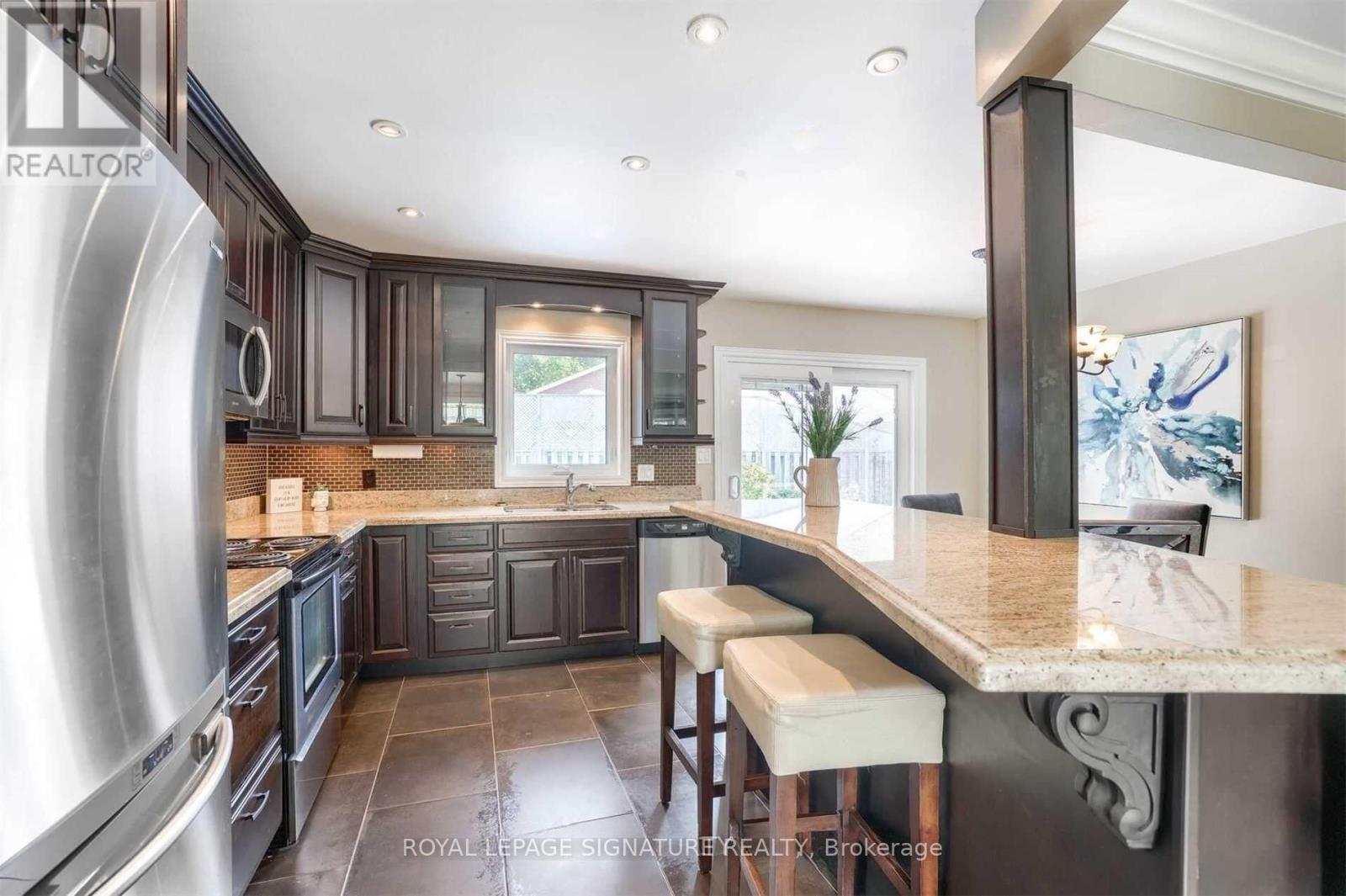 1 Yewfield Crescent, Toronto, Ontario  M3B 2Y4 - Photo 8 - C12800328