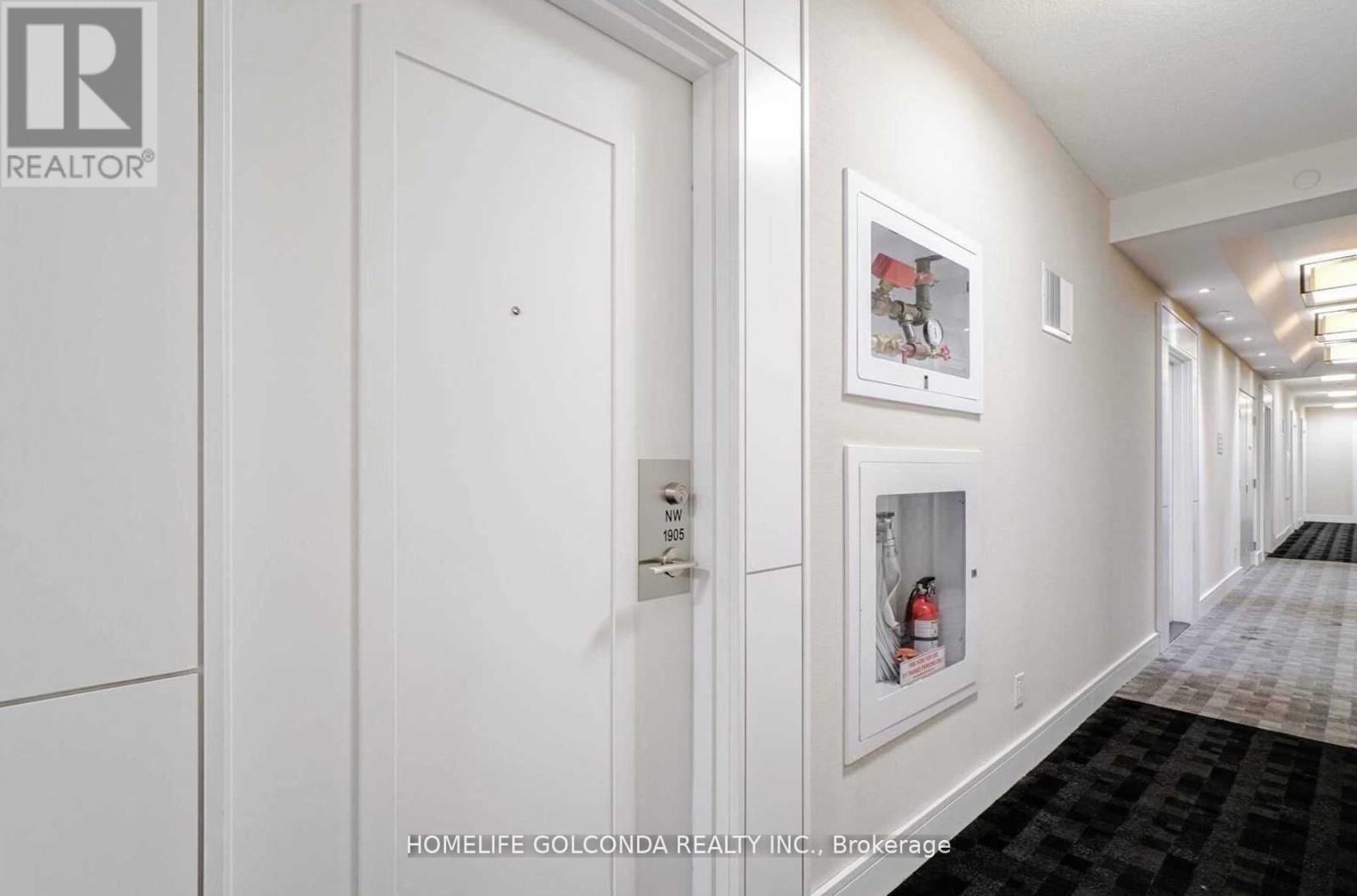 1905 - 9201 Yonge Street, Richmond Hill, Ontario  L4C 1H9 - Photo 2 - N12800276