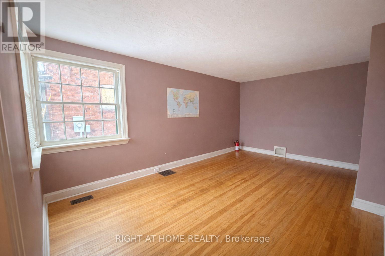 140 Stanley Avenue, Toronto, Ontario  M8V 1N9 - Photo 5 - W12800256