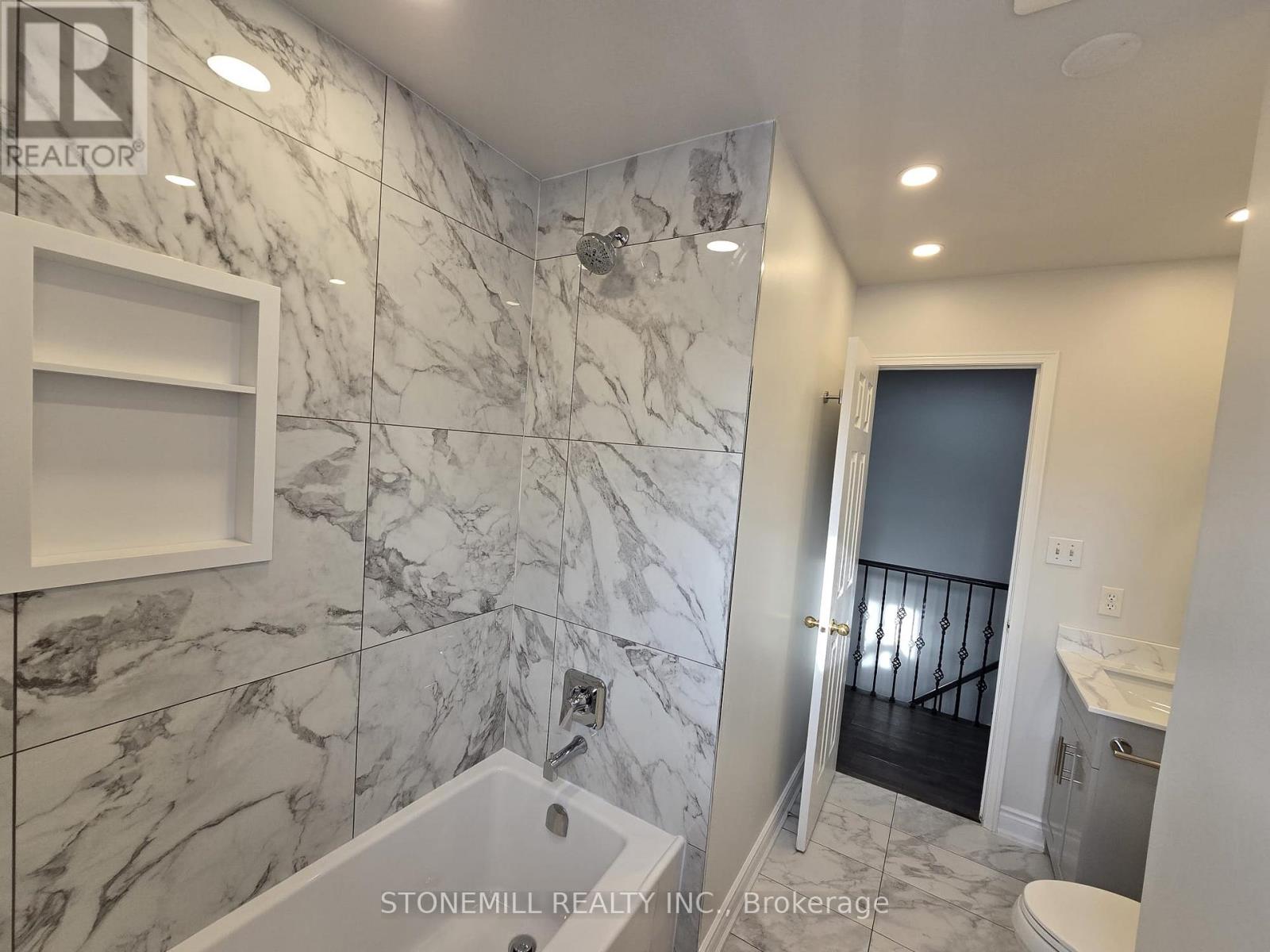 6798 Bansbridge Crescent, Mississauga, Ontario  L5N 6T3 - Photo 15 - W12800326