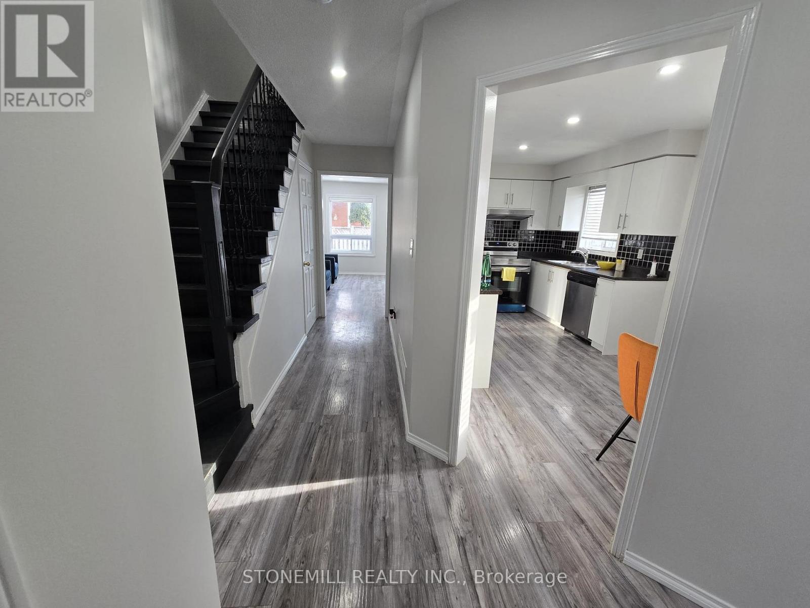 6798 Bansbridge Crescent, Mississauga, Ontario  L5N 6T3 - Photo 5 - W12800326