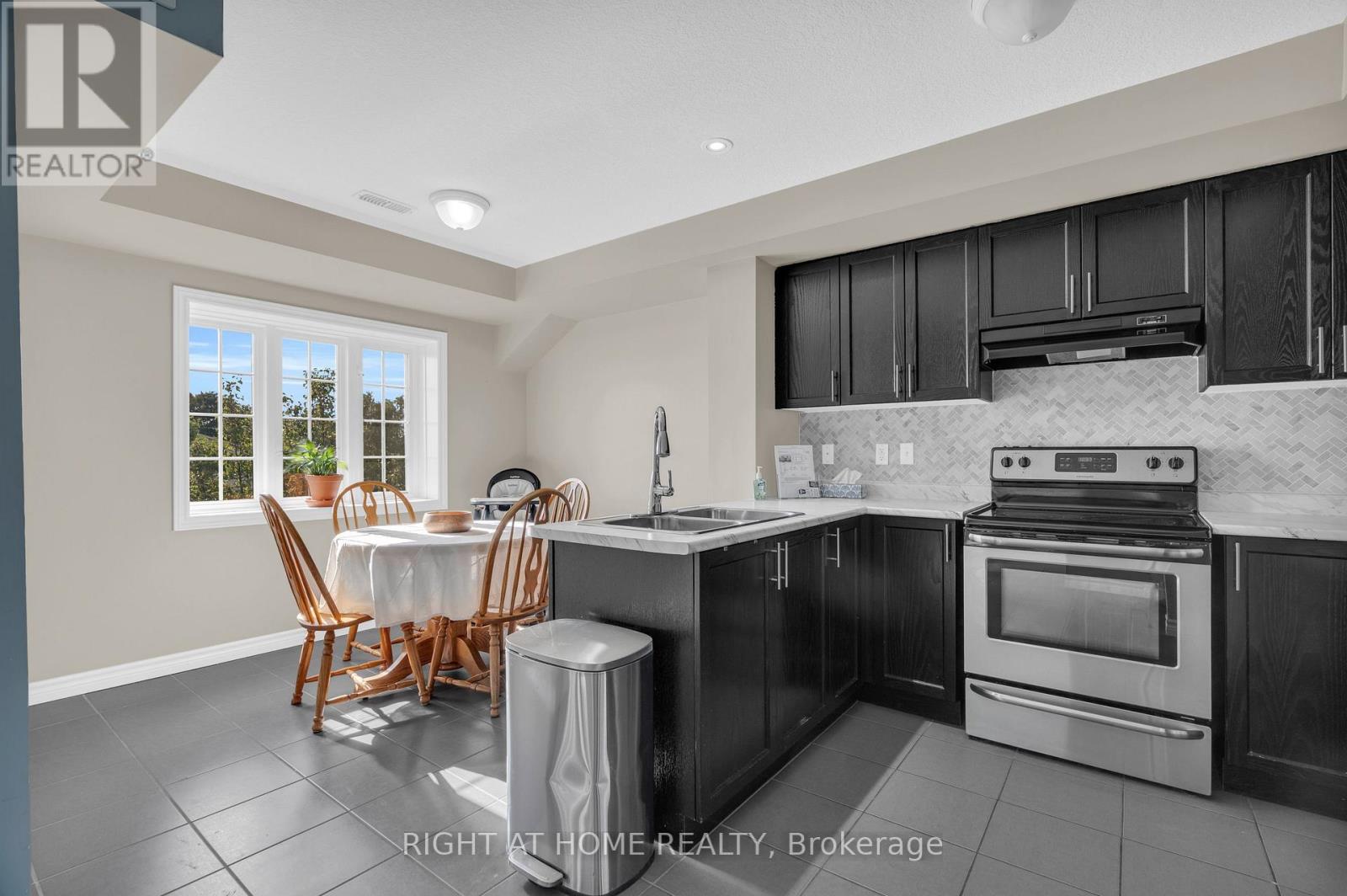 B - 630 Woodlawn Road E, Guelph, Ontario  N1E 0K4 - Photo 5 - X12800260