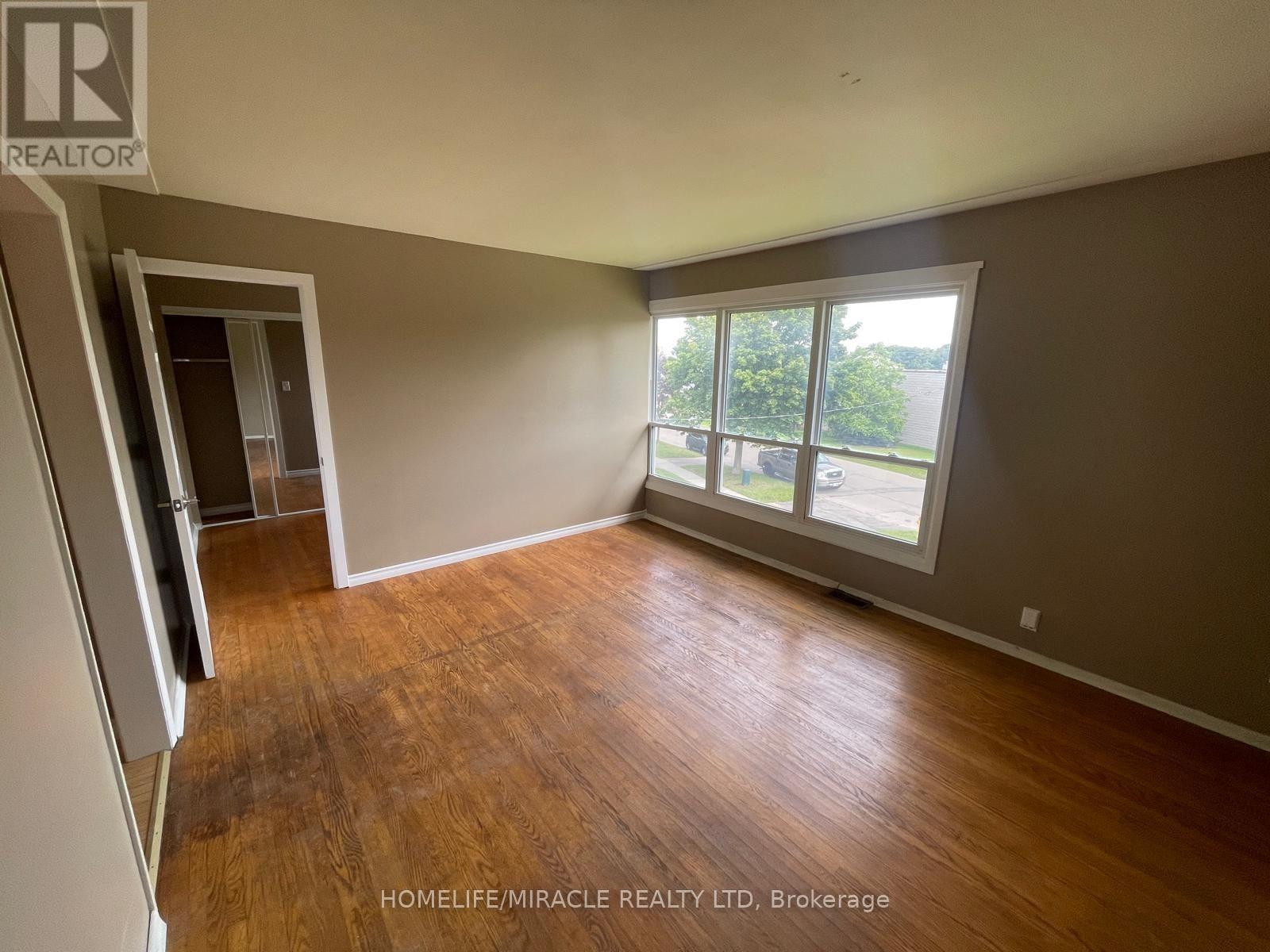 3 - 270 Clifton Road, Kitchener, Ontario  N2H 4W2 - Photo 3 - X12800304