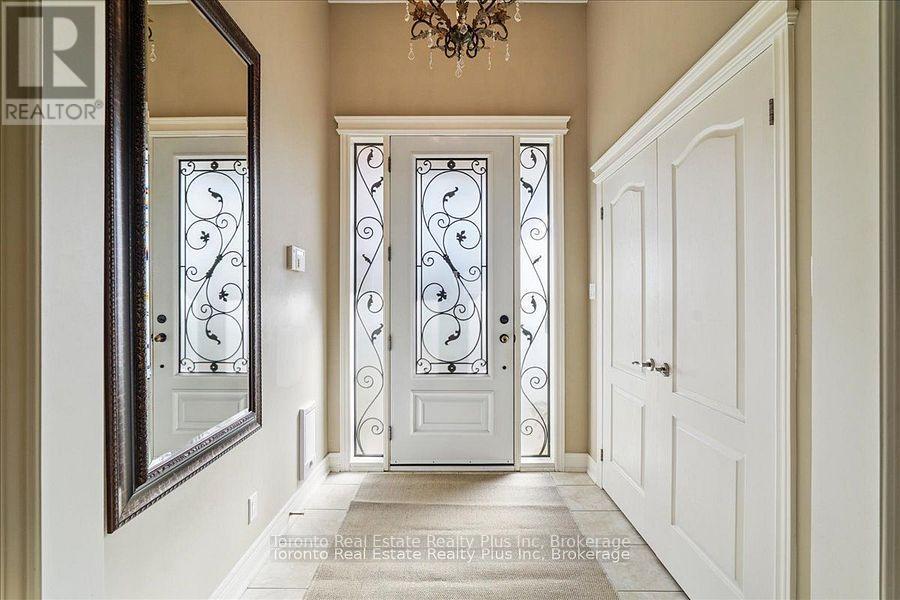 10 Sevilla Boulevard, Vaughan, Ontario  L0J 1C0 - Photo 6 - N12800340