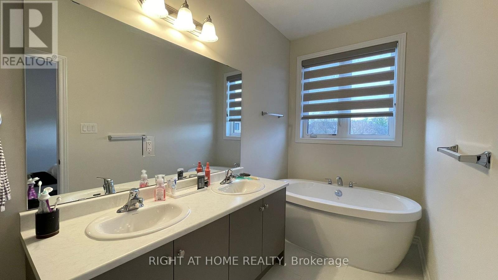 2090 Coppenwood Common, Burlington, Ontario  L7P 0V8 - Photo 18 - W12800336