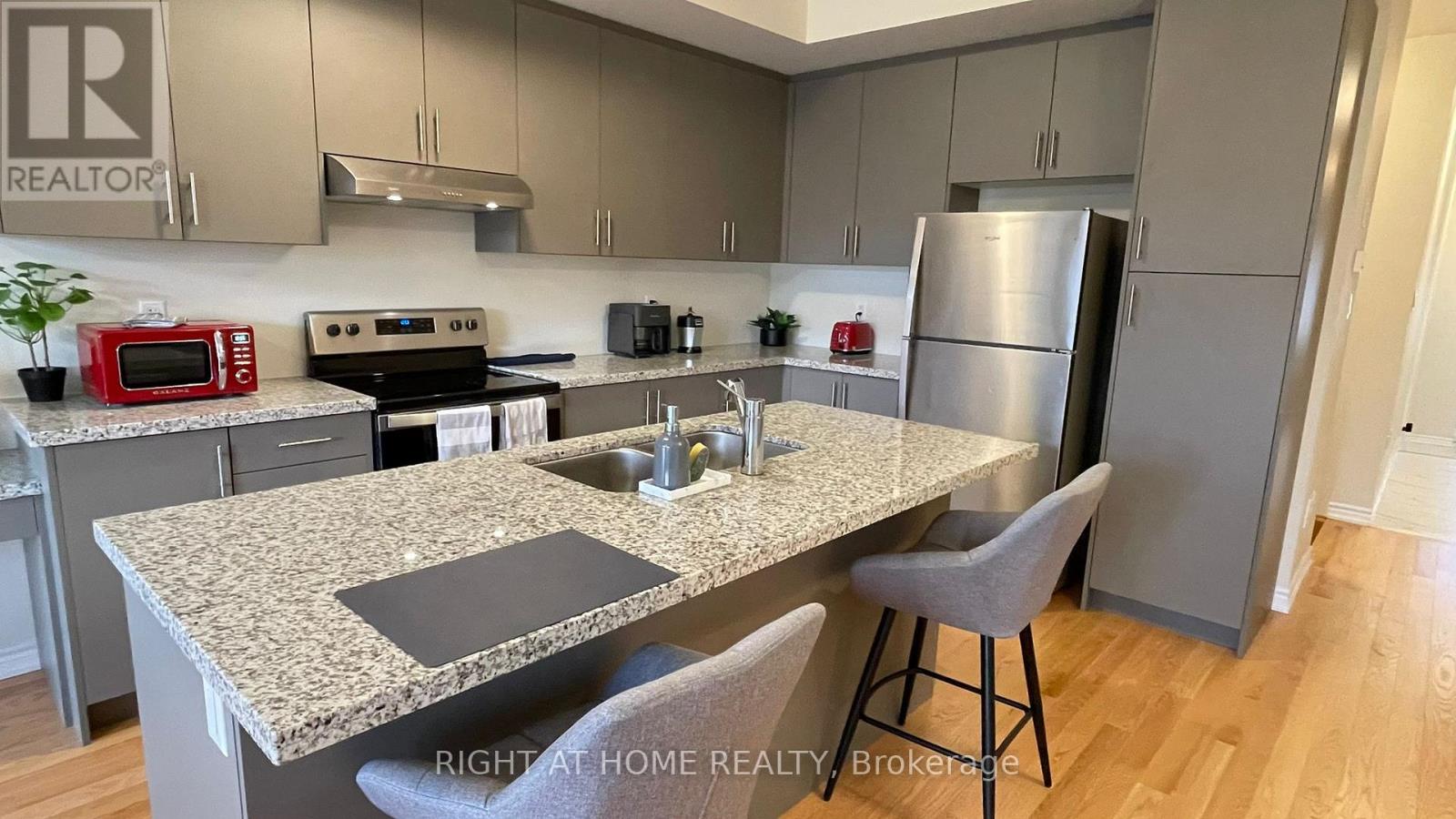 2090 Coppenwood Common, Burlington, Ontario  L7P 0V8 - Photo 8 - W12800336