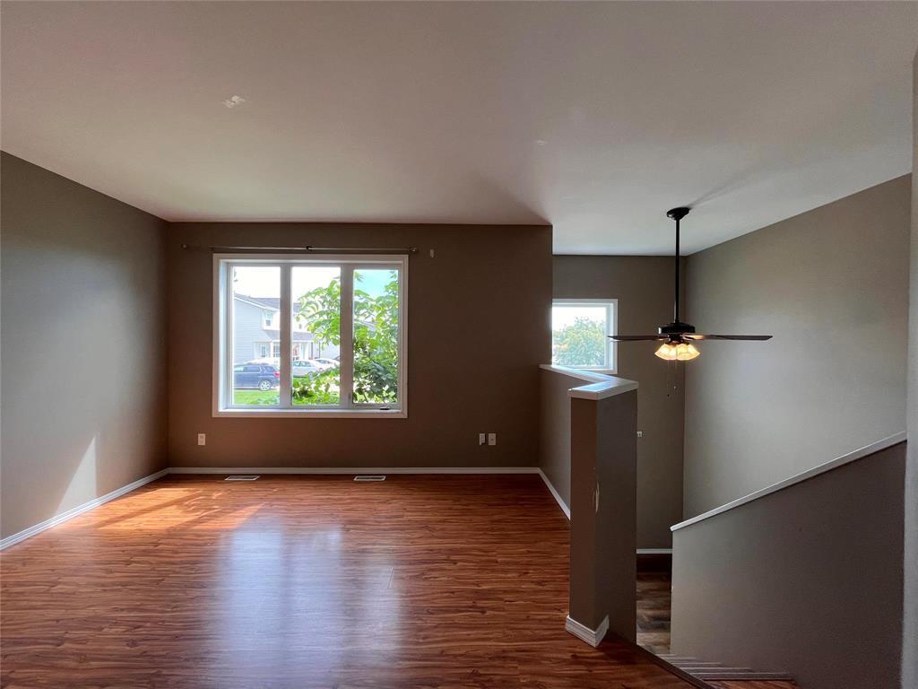 39 Whitby Crescent, Steinbach, Manitoba  R5G 0B4 - Photo 3 - 202602947