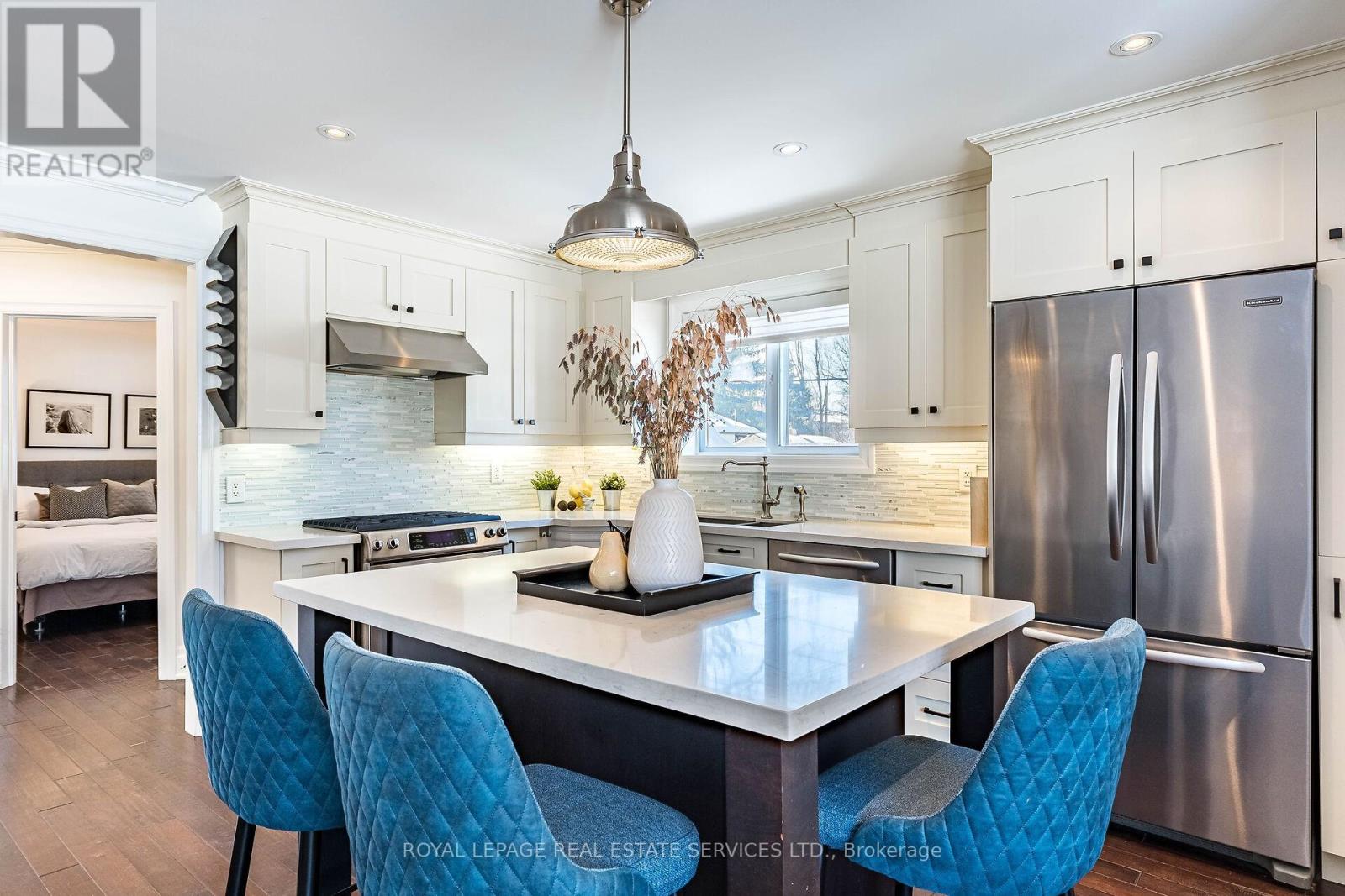 41 Ash Crescent, Toronto, Ontario  M8W 1E4 - Photo 13 - W12799280